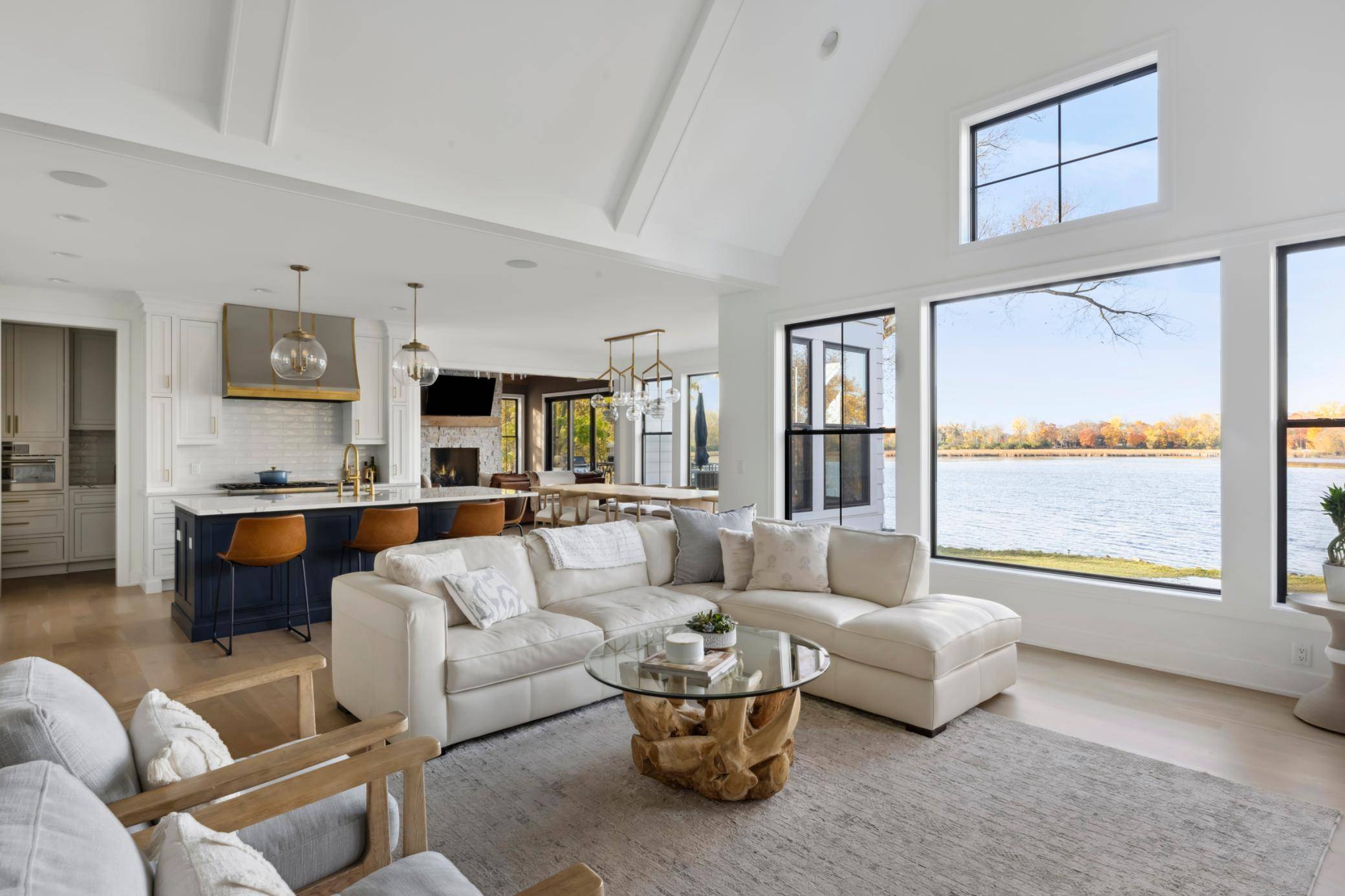 2213 Oakland RD, Minnetonka, MN 55305