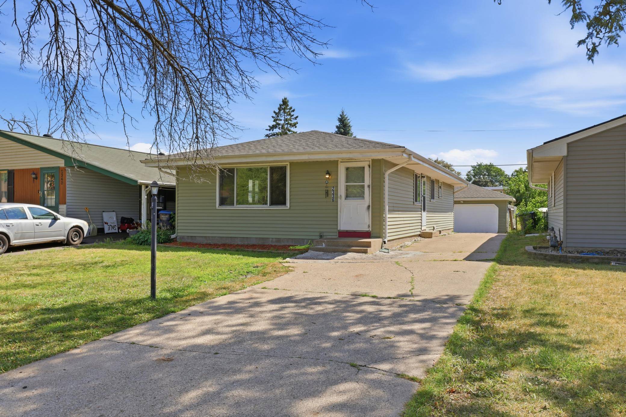 2336 12th AVE E, North Saint Paul, MN 55109