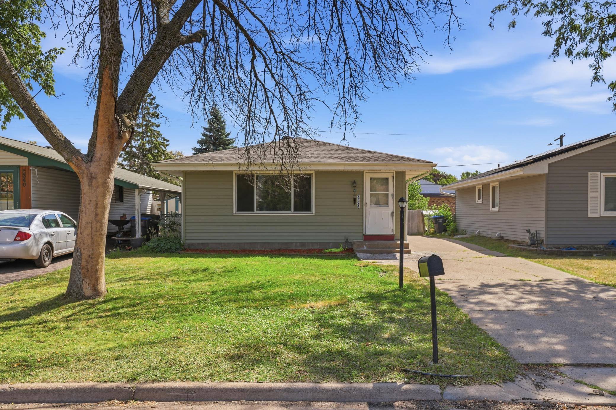 2336 12th AVE E, North Saint Paul, MN 55109