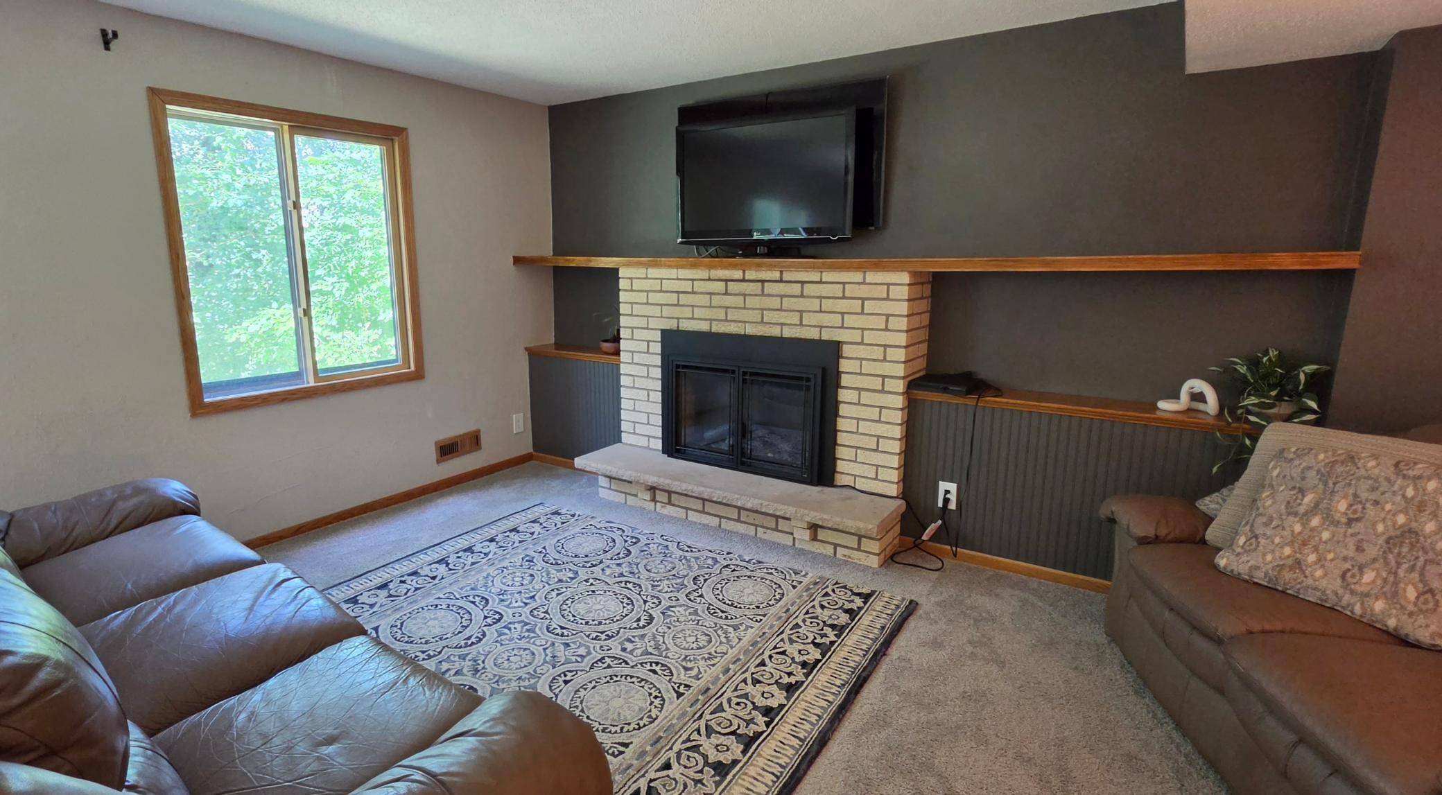 12123 Red Oak CT S, Burnsville, MN 55337
