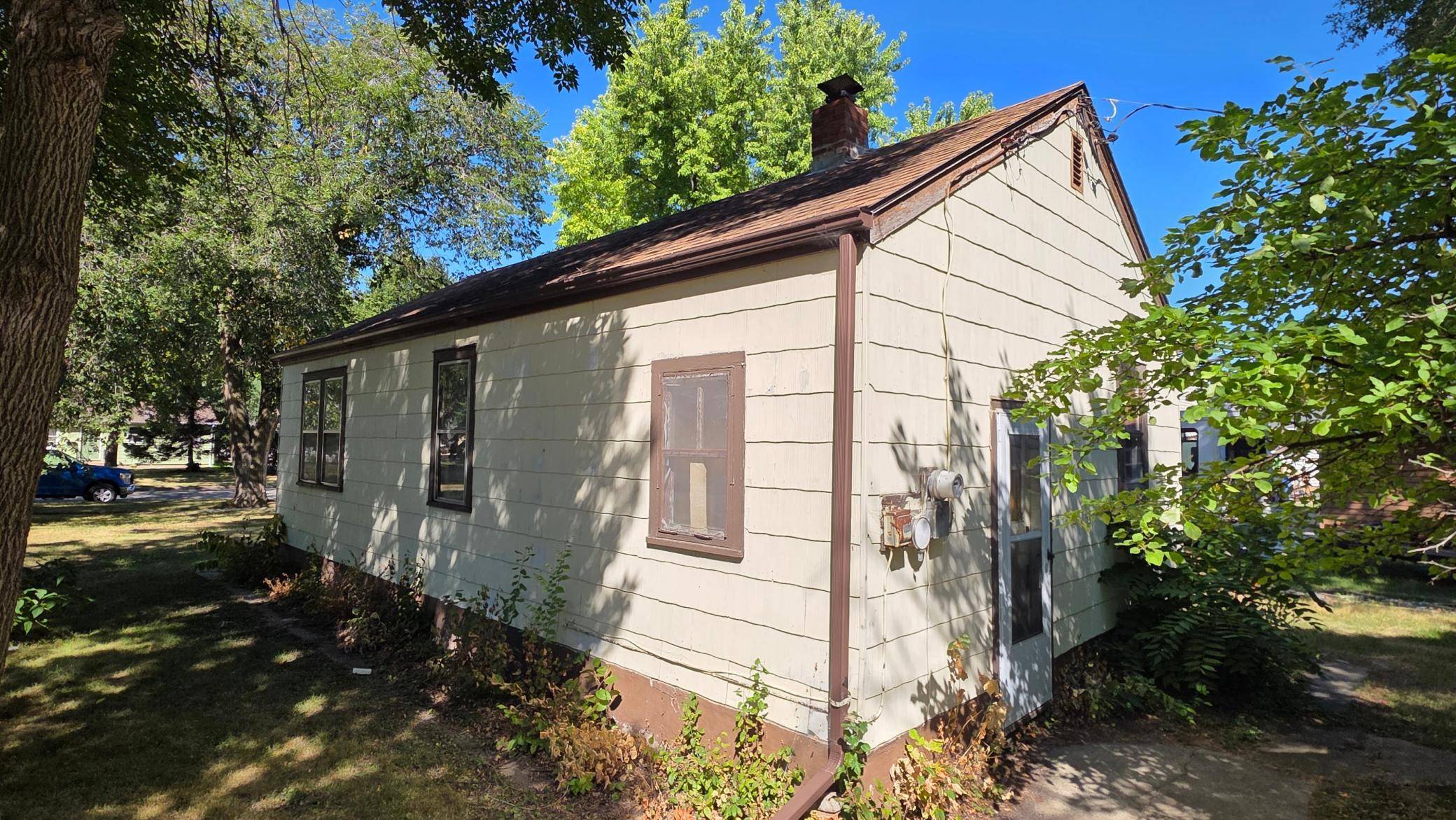 1540 14 1/2 ST S, Fargo, ND 58103