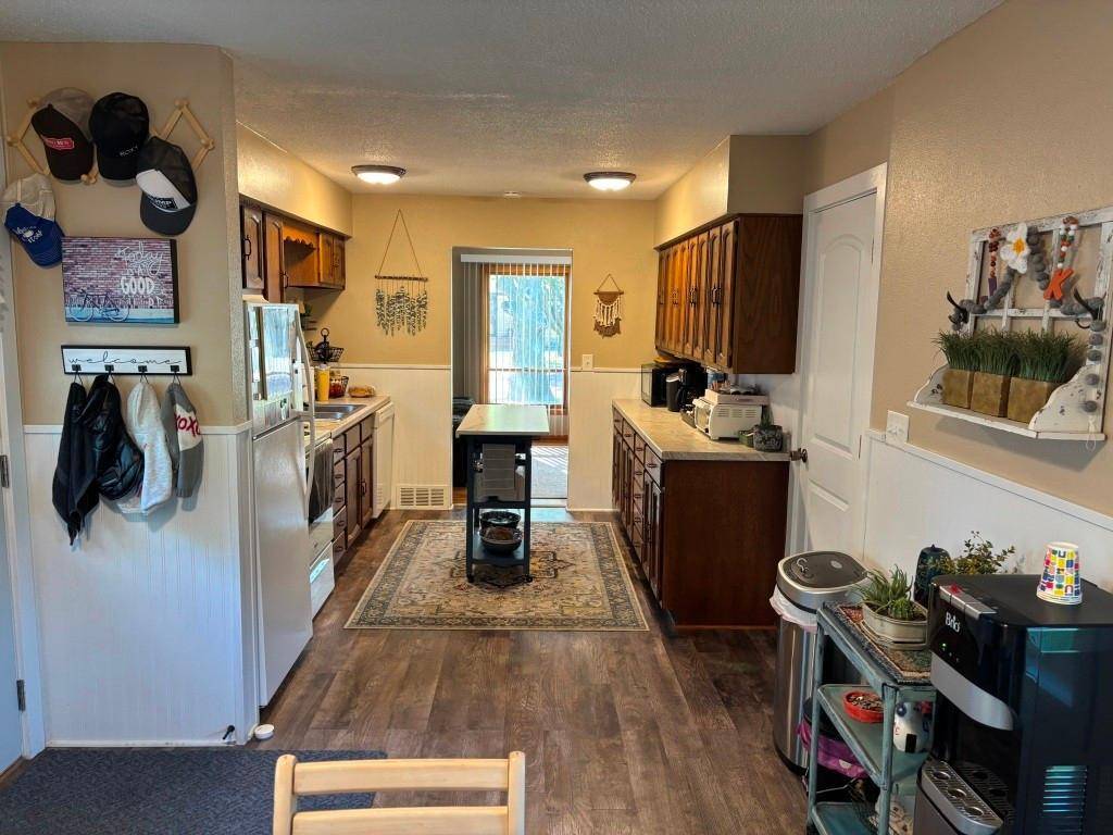128 S Morrison AVE, Jackson, MN 56143