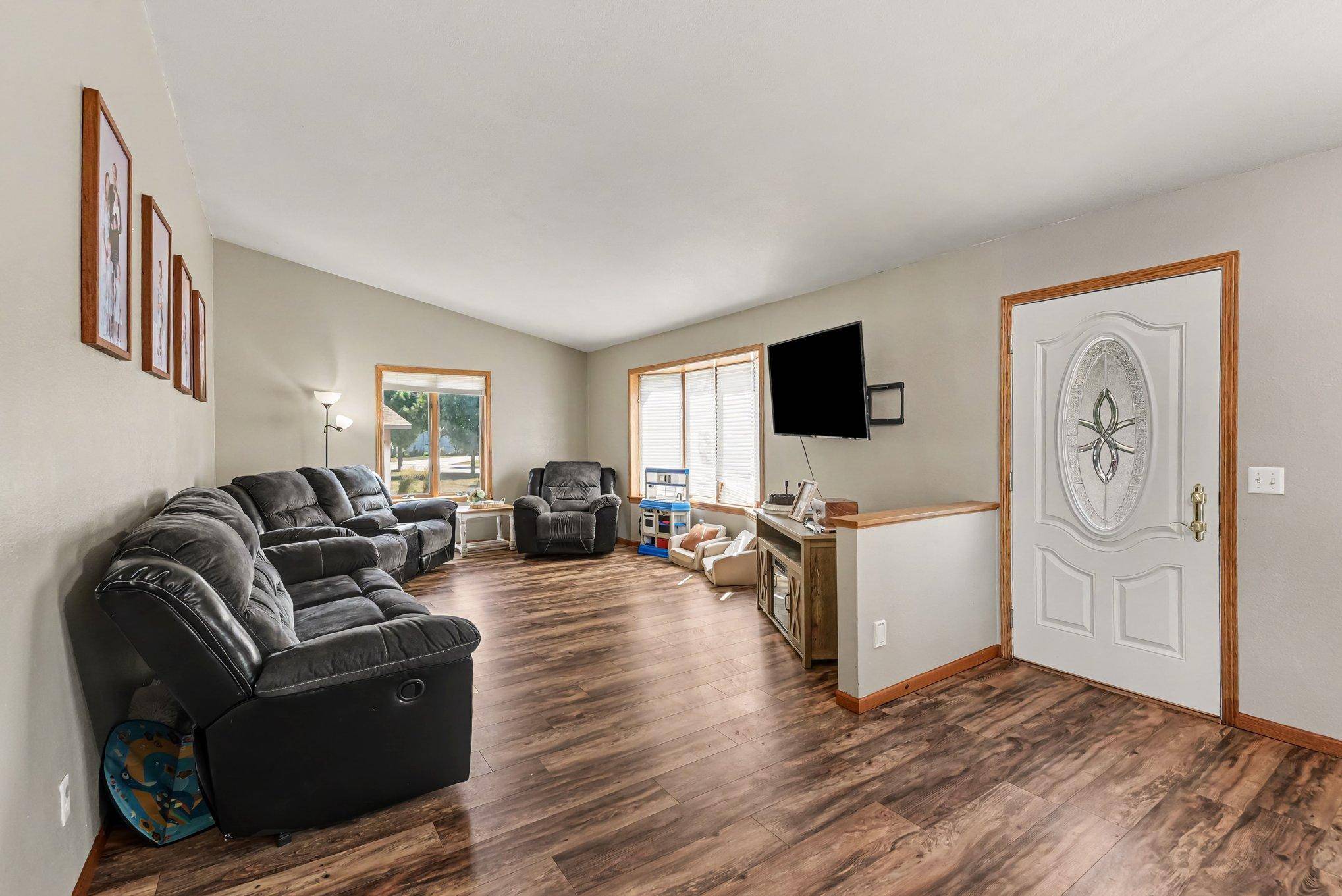 610 W Maple ST, Edgerton, MN 56128
