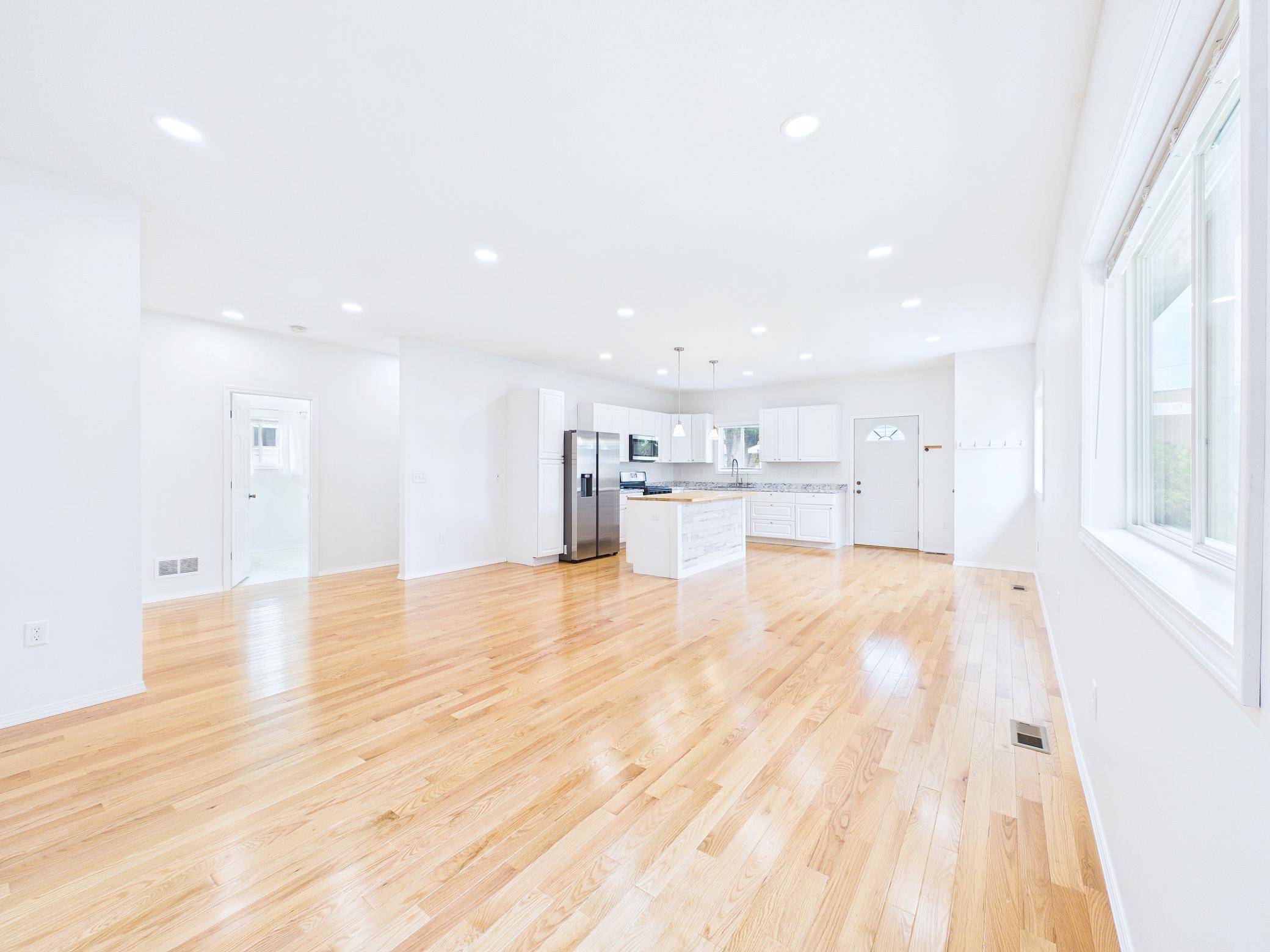 983 Cook AVE E, Saint Paul, MN 55106