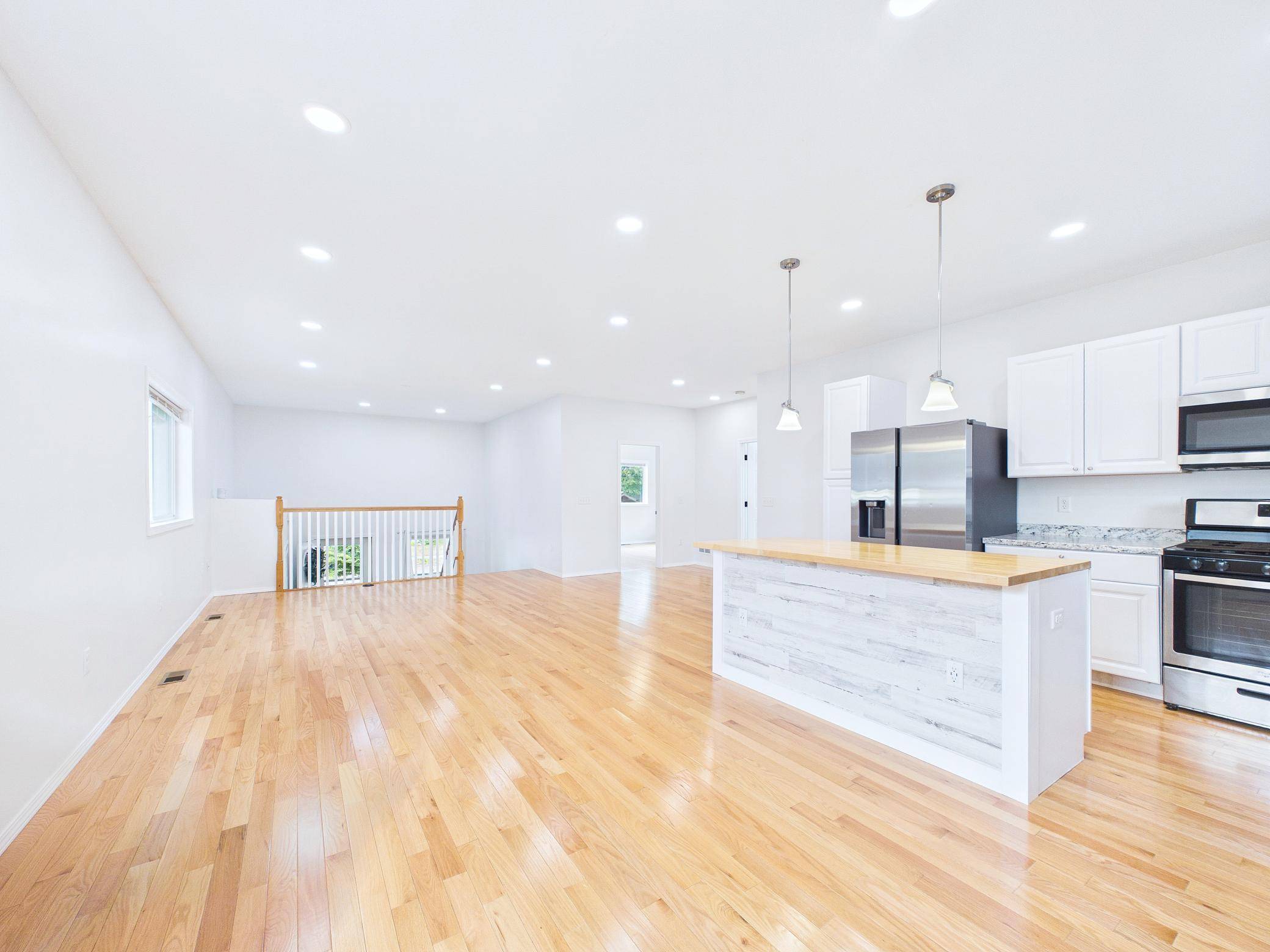 983 Cook AVE E, Saint Paul, MN 55106