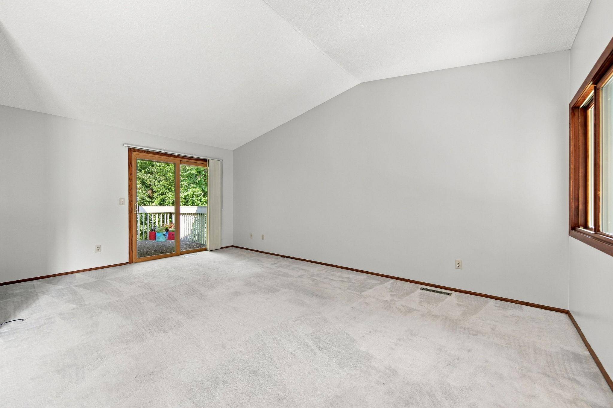 7232 Woodstock DR, Bloomington, MN 55438