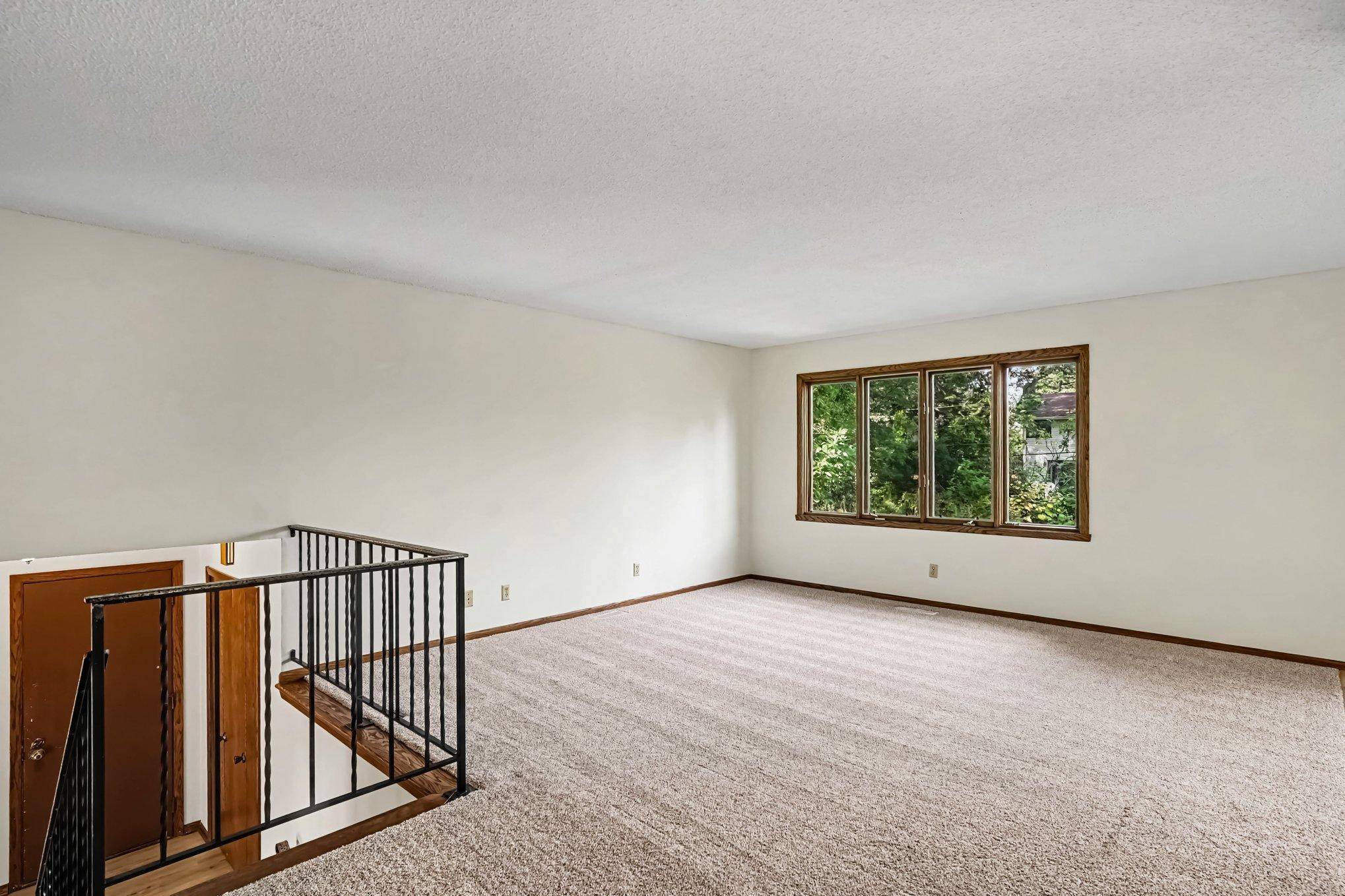 3053 Pine Ridge DR, Eagan, MN 55121