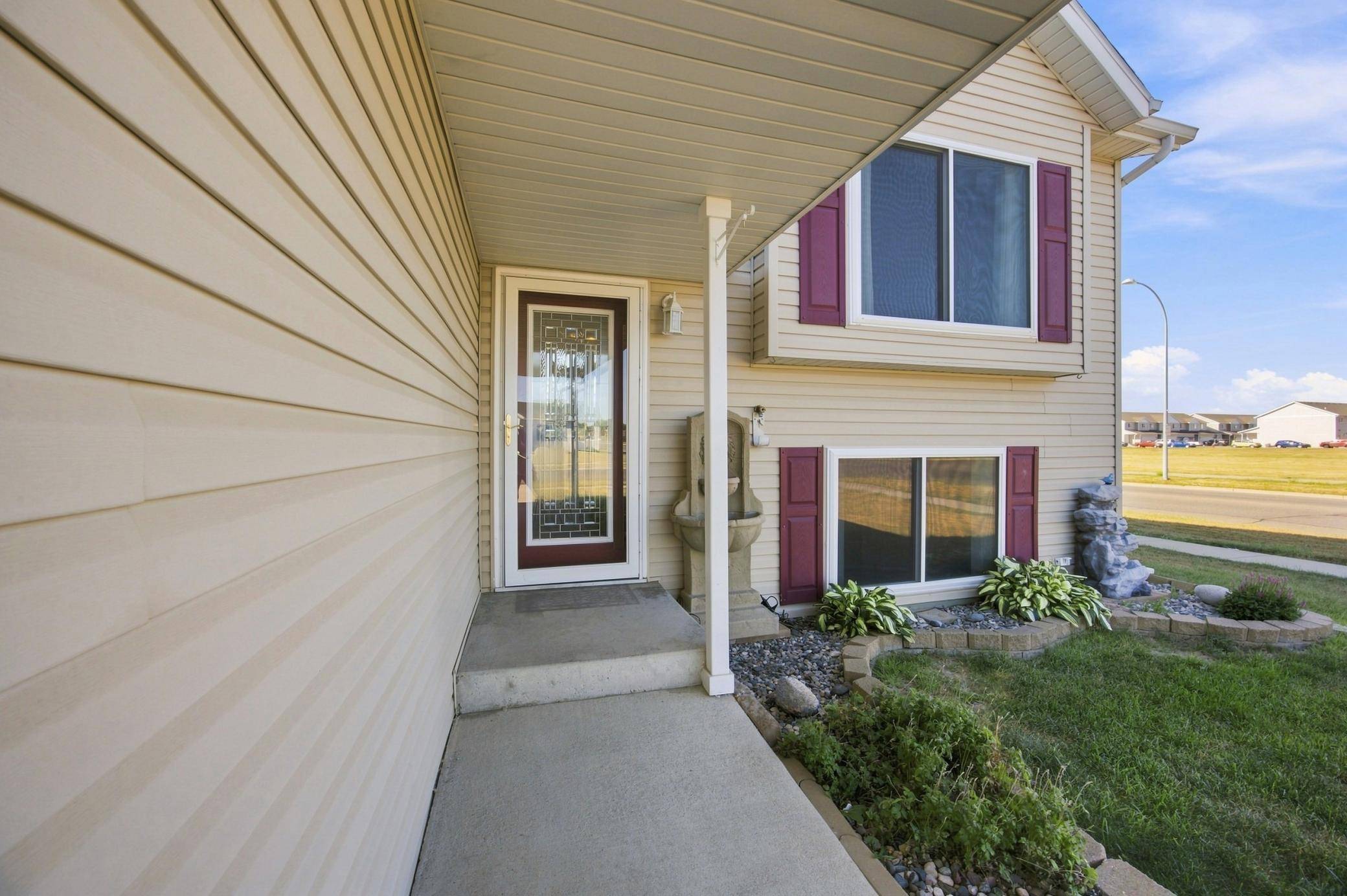 5164 10th AVE S, Fargo, ND 58103