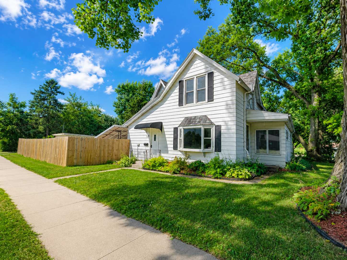 416 1st ST, Kenyon, MN 55946