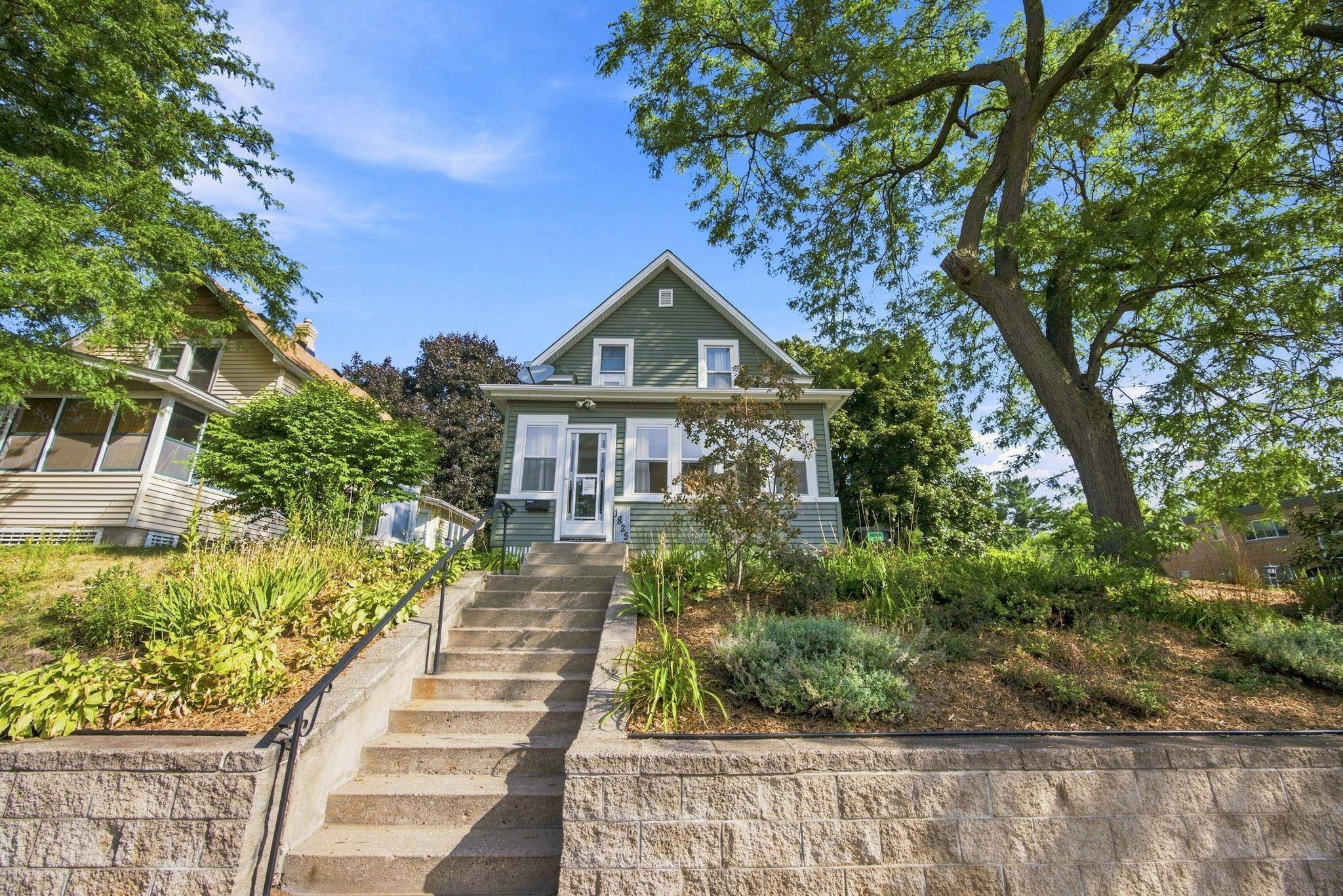 1825 Minnehaha AVE W, Saint Paul, MN 55104