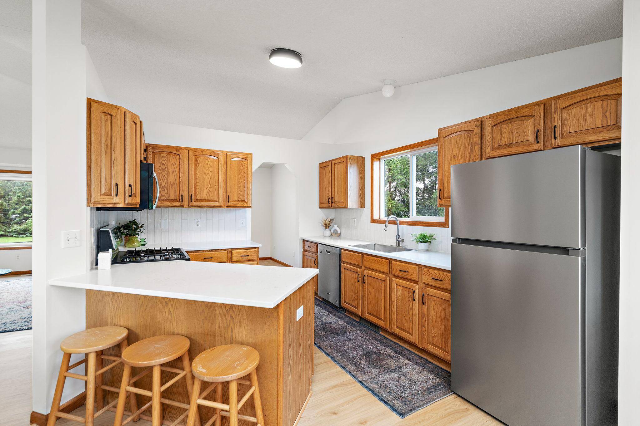 6284 Corwin CT, Inver Grove Heights, MN 55076