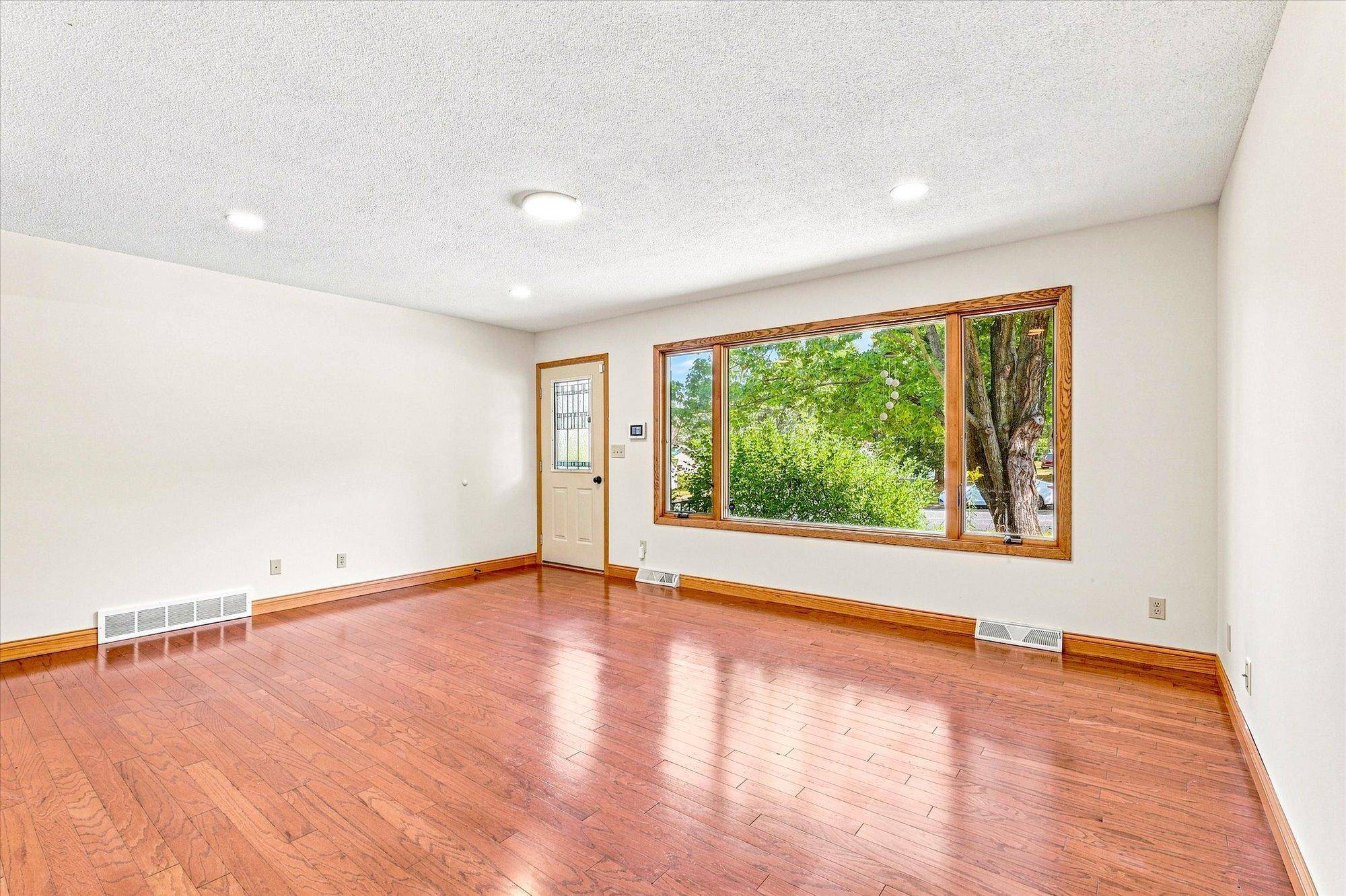 1339 Oak ST, River Falls, WI 54022