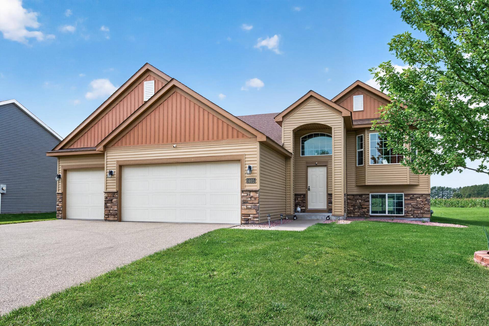 1405 Carlson DR, Isanti, MN 55040