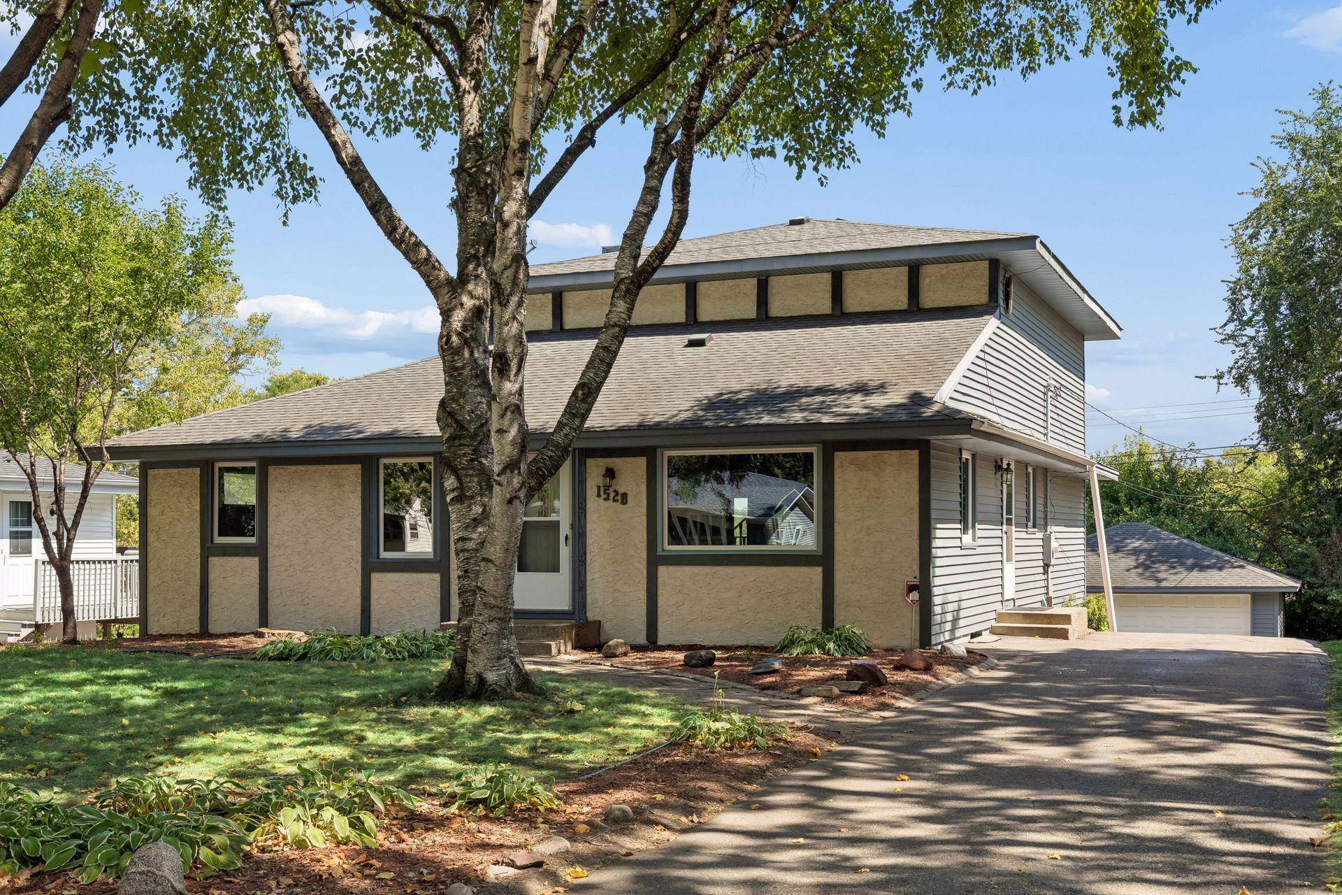 1528 Aquila AVE N, Golden Valley, MN 55427