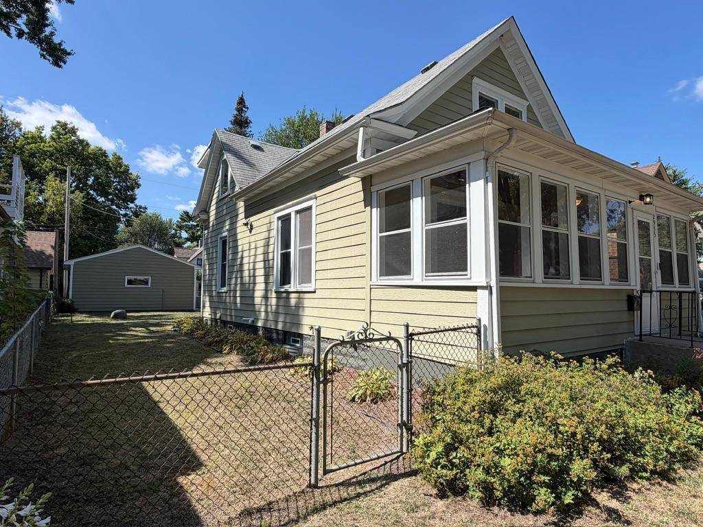 2955 Queen AVE N, Minneapolis, MN 55411