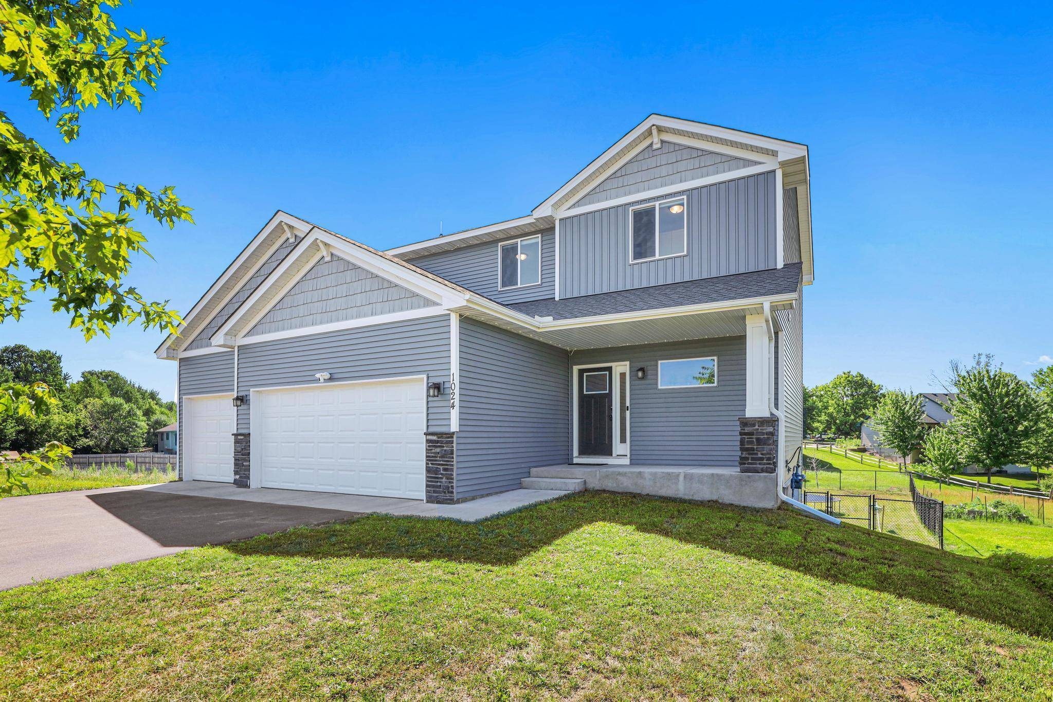 1024 Bellaire BLVD NW, Isanti, MN 55040