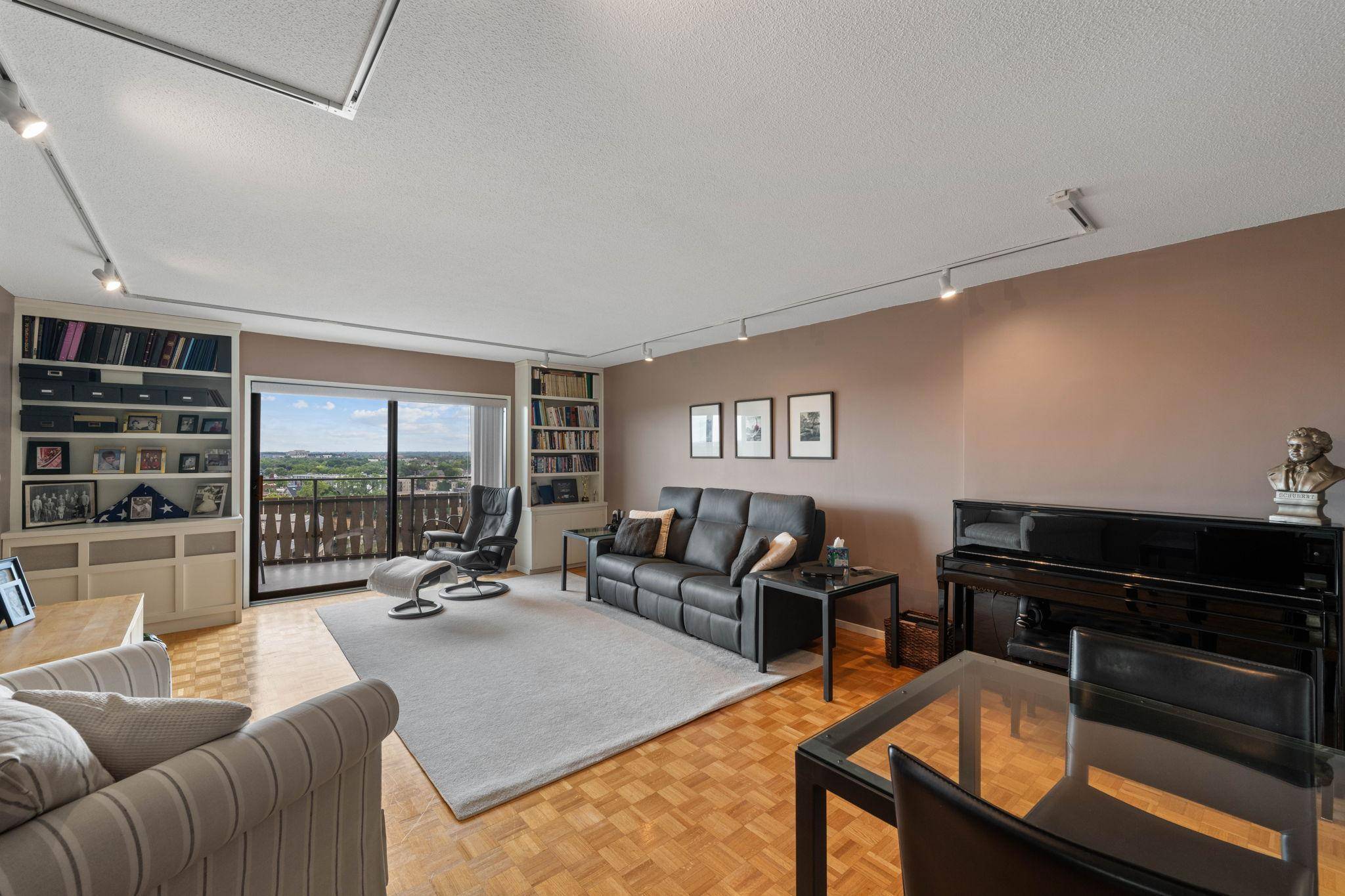 400 Groveland AVE #1208, Minneapolis, MN 55403