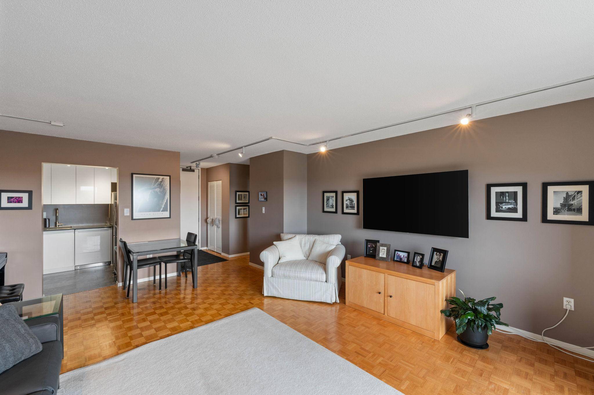 400 Groveland AVE #1208, Minneapolis, MN 55403