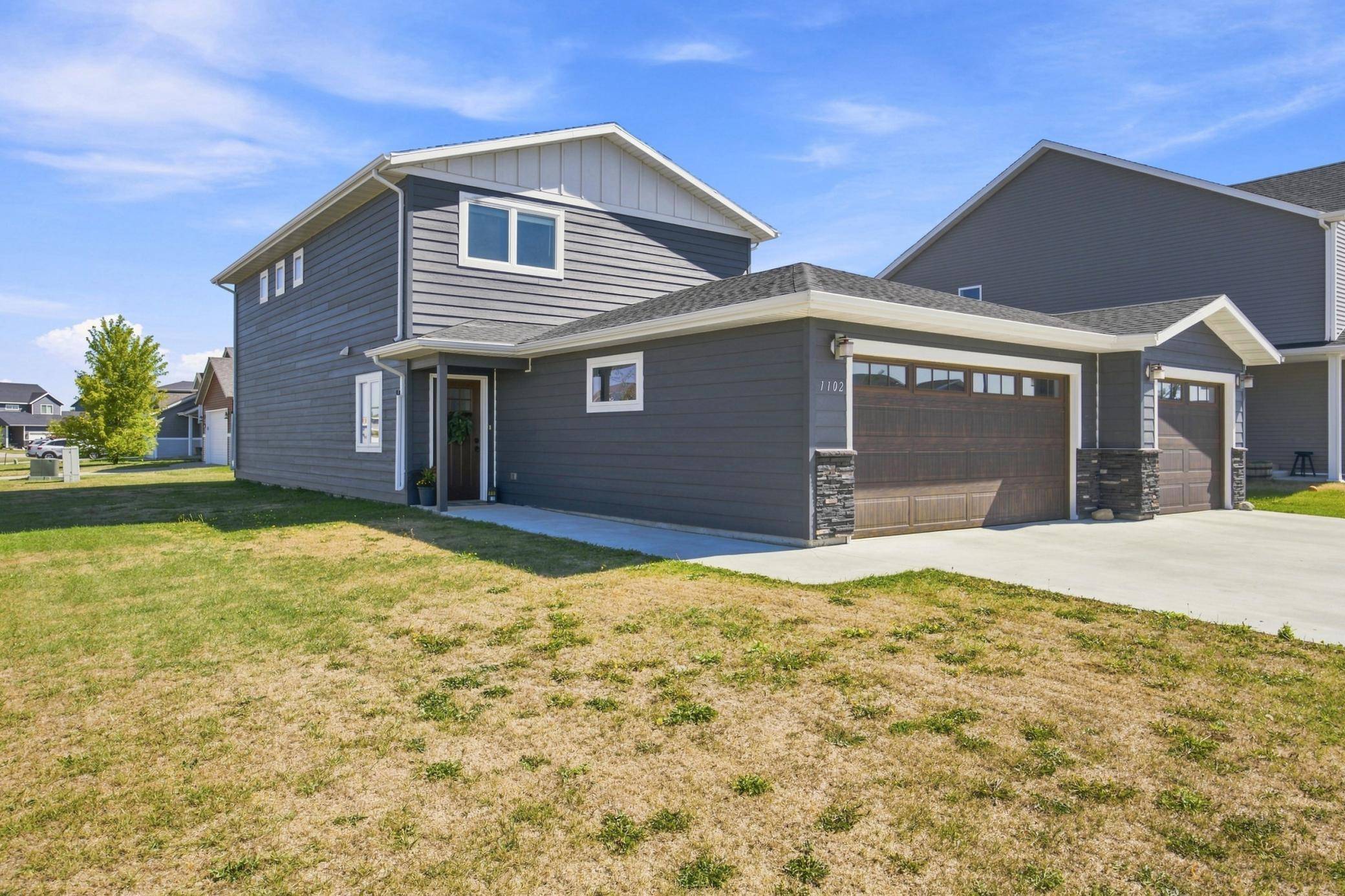 1102 LILAC LN, Moorhead, MN 56560