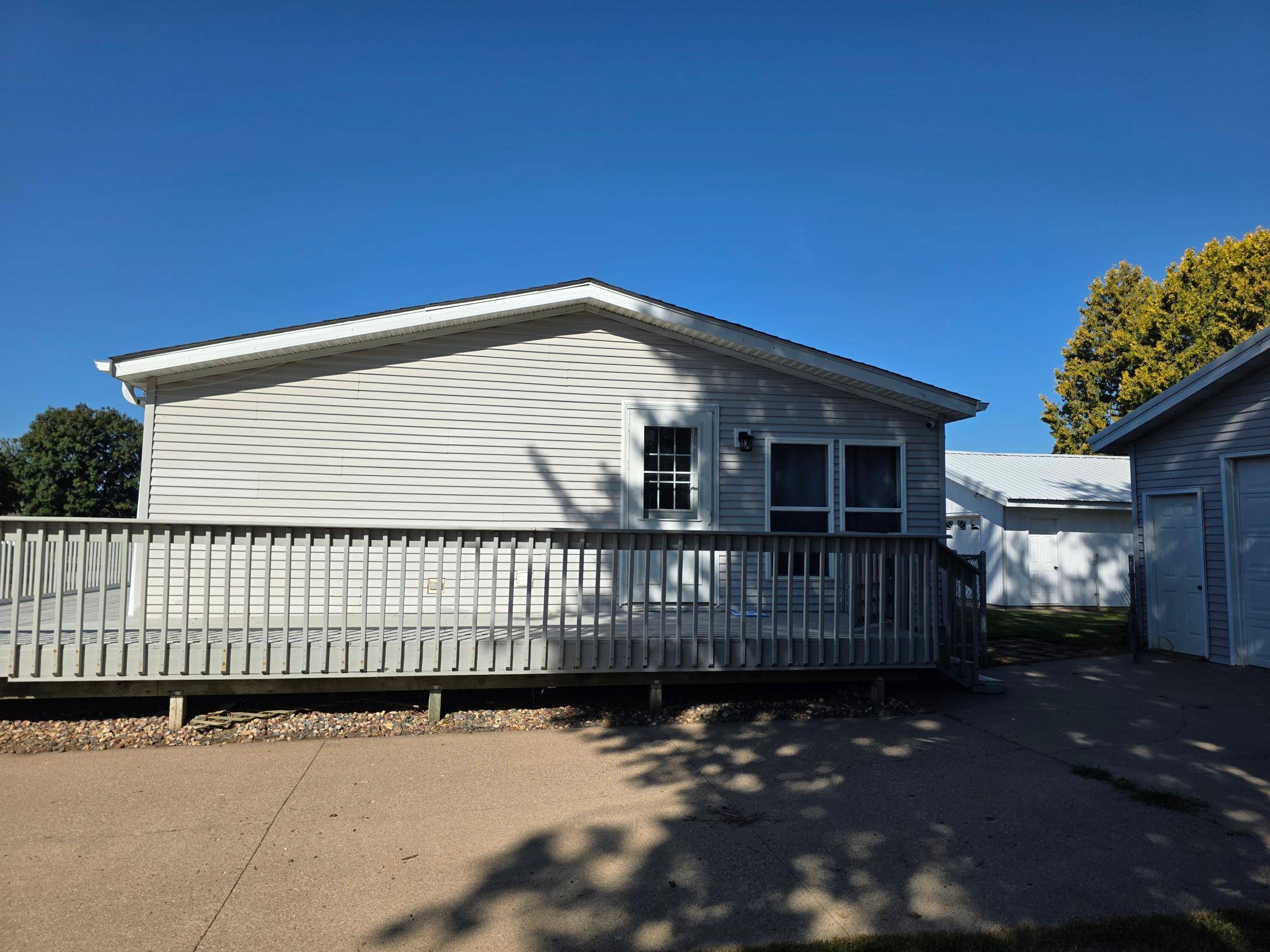 320 6th AVE NE, Plainview, MN 55964