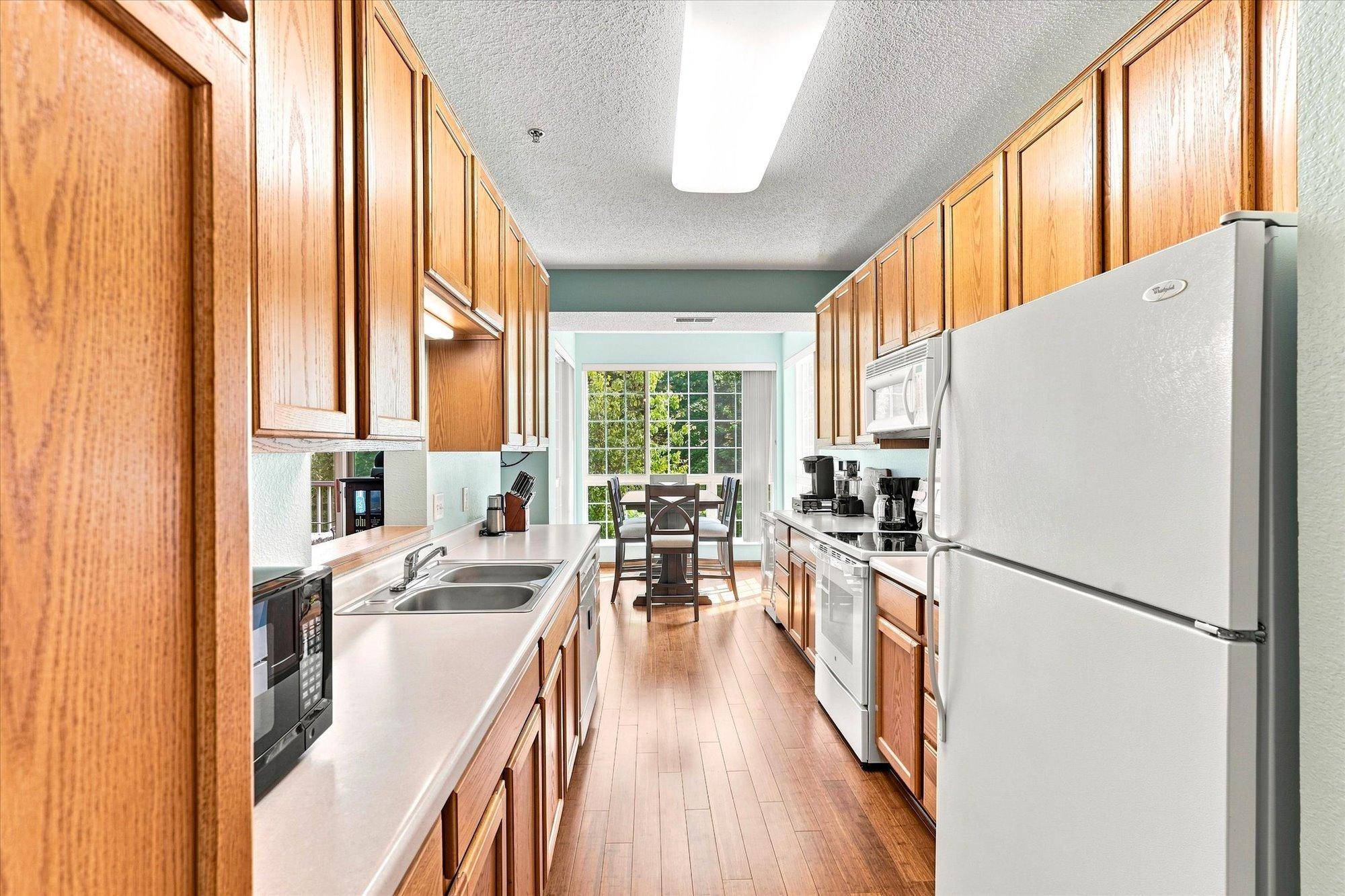 15001 Burnhaven DR #207, Burnsville, MN 55306