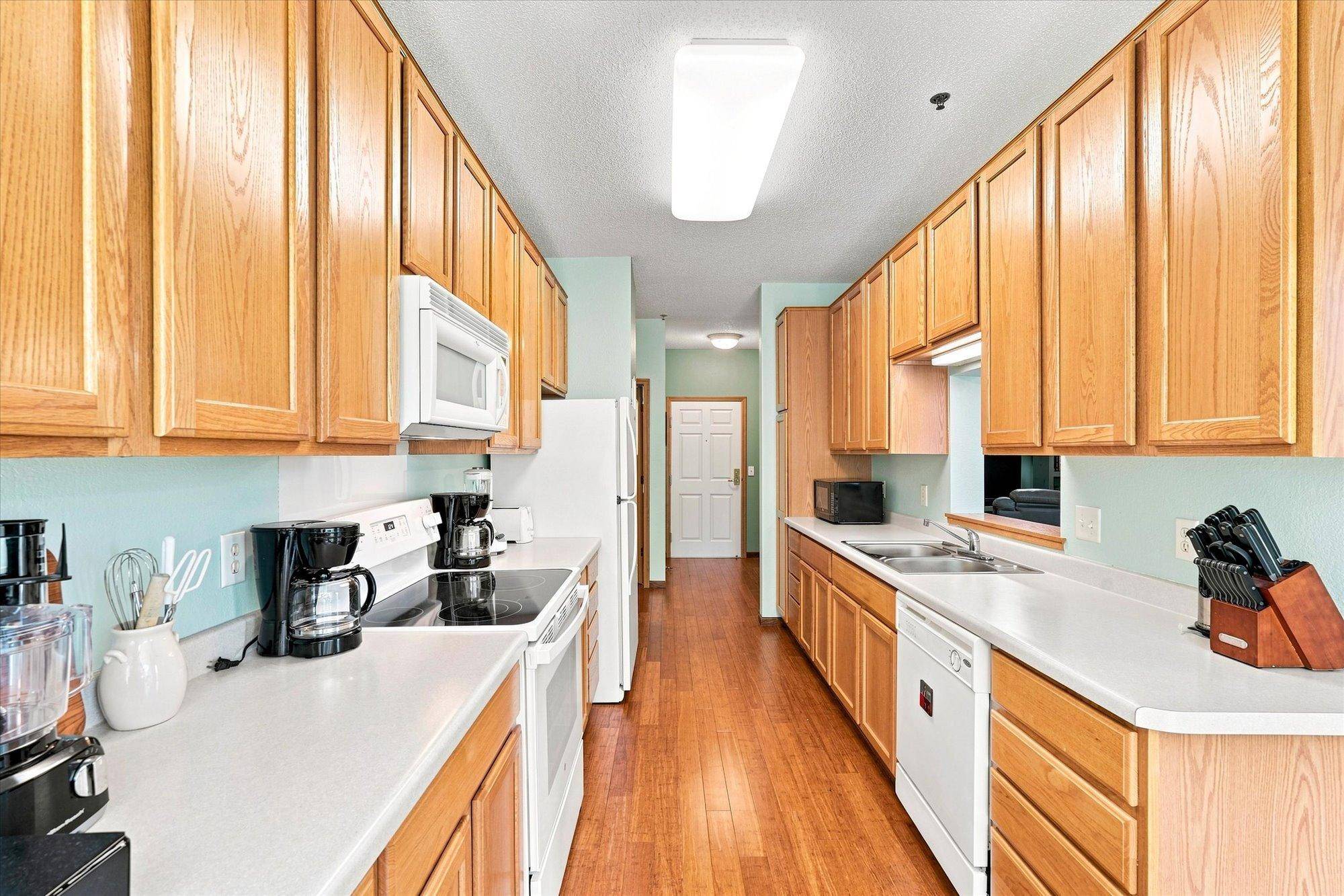 15001 Burnhaven DR #207, Burnsville, MN 55306