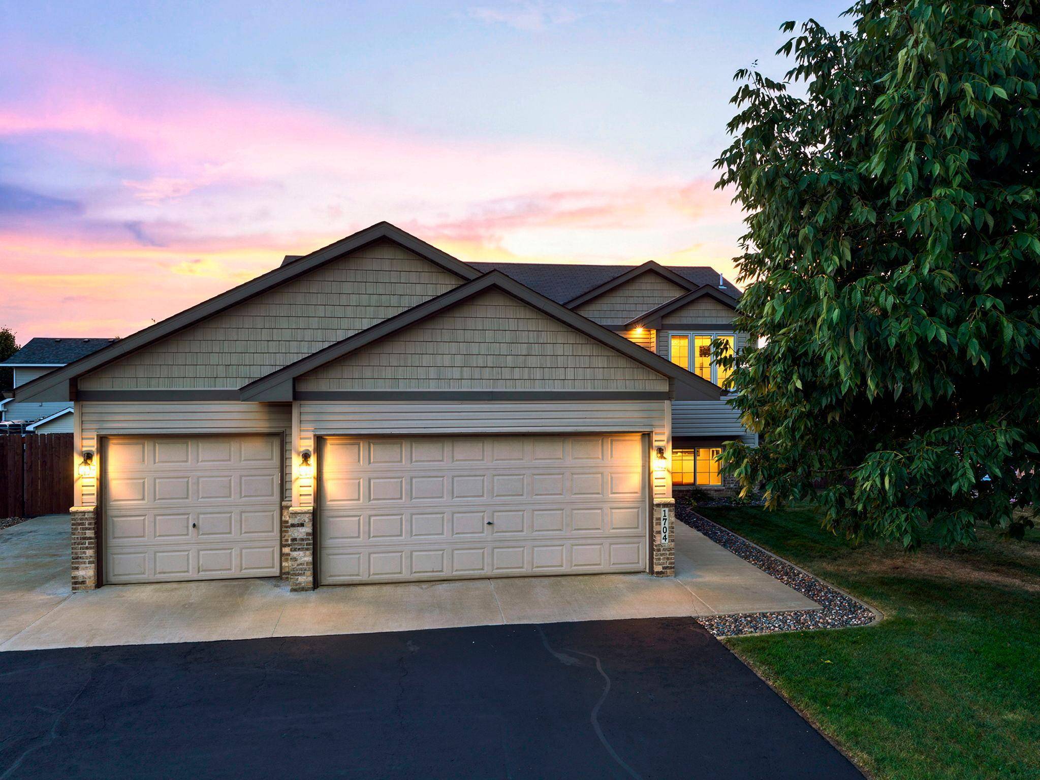 1704 Jefferson ST S, Cambridge, MN 55008