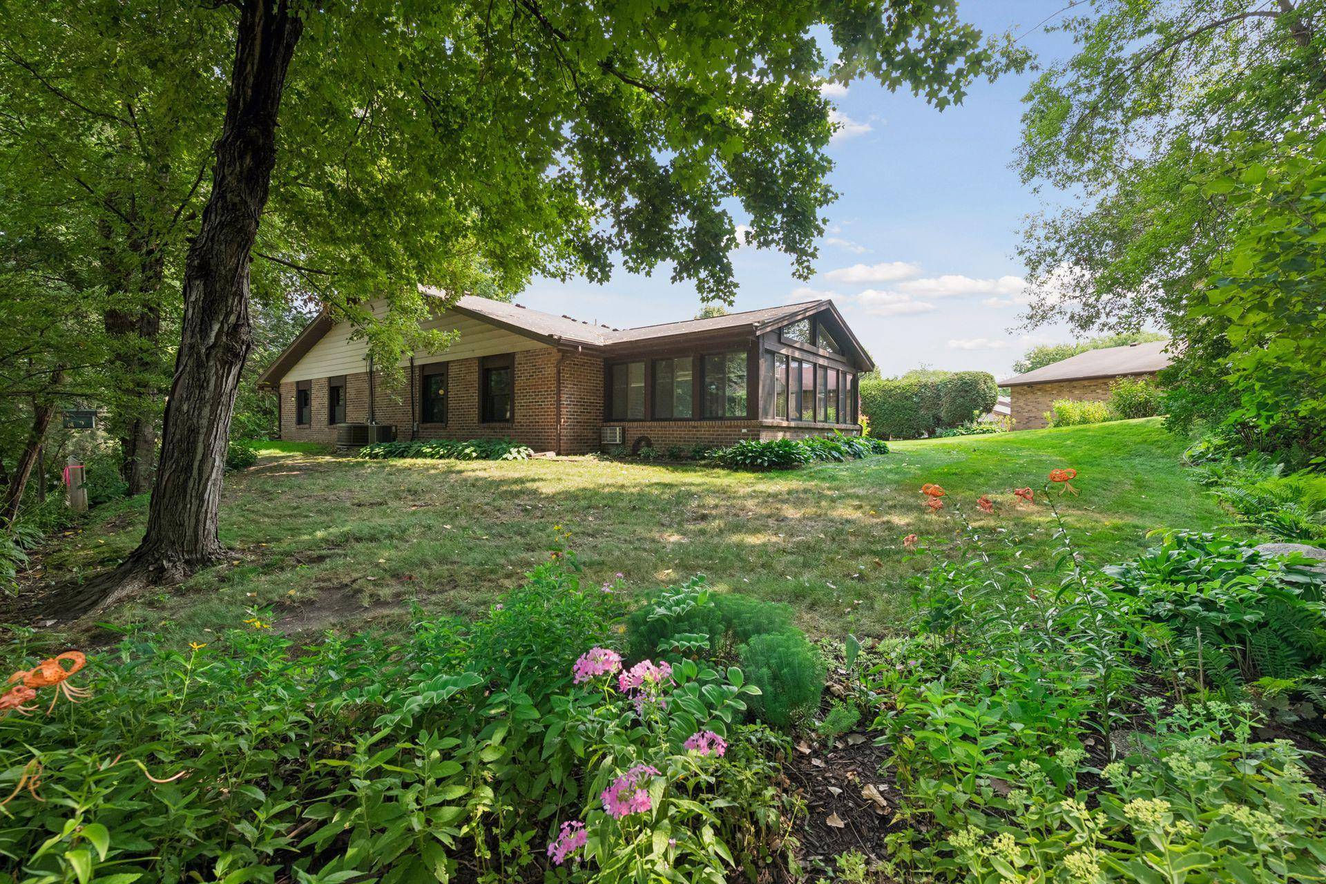 1254 Archer LN N, Plymouth, MN 55447