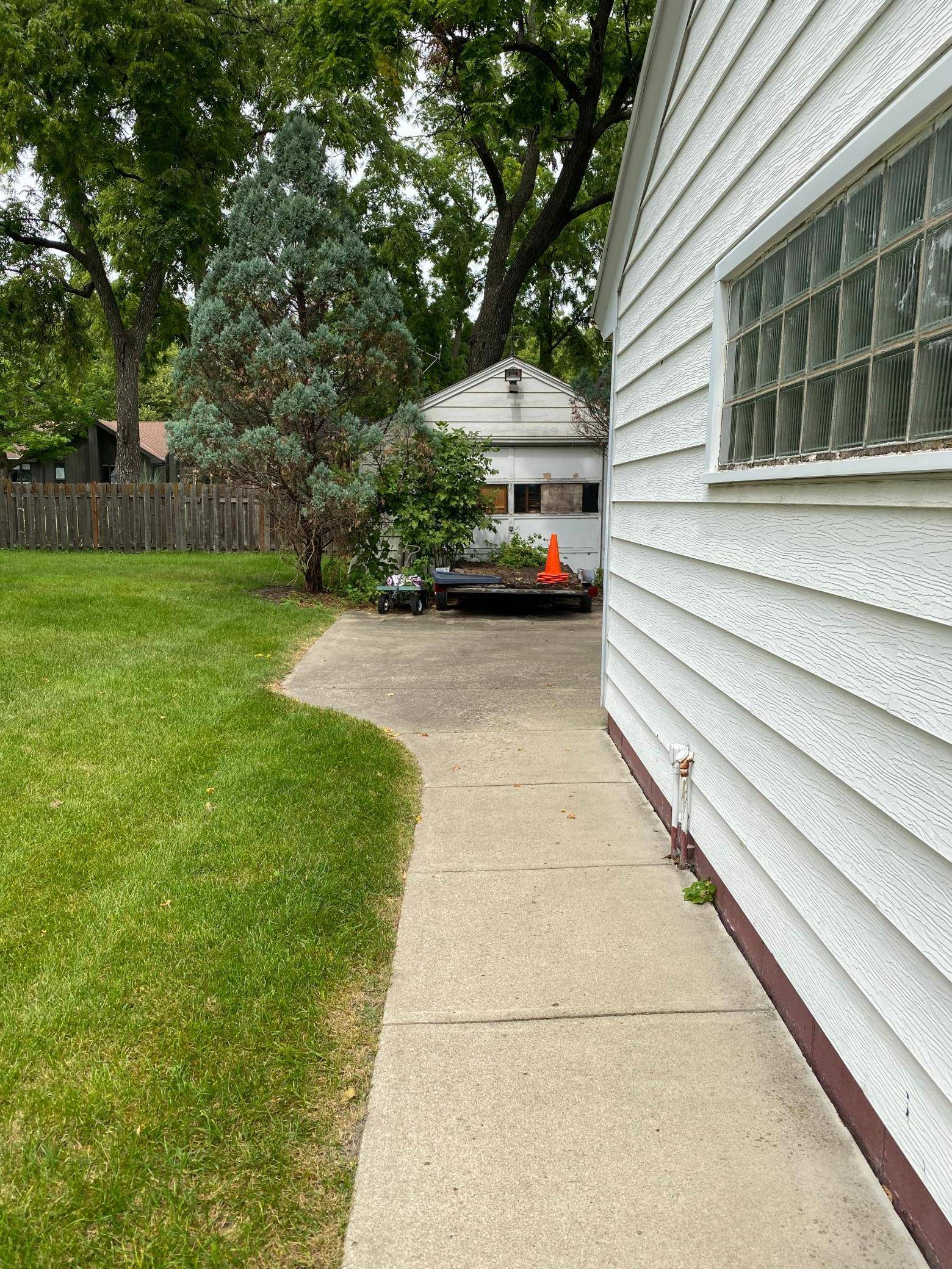 912 13th AVE SW, Willmar, MN 56201