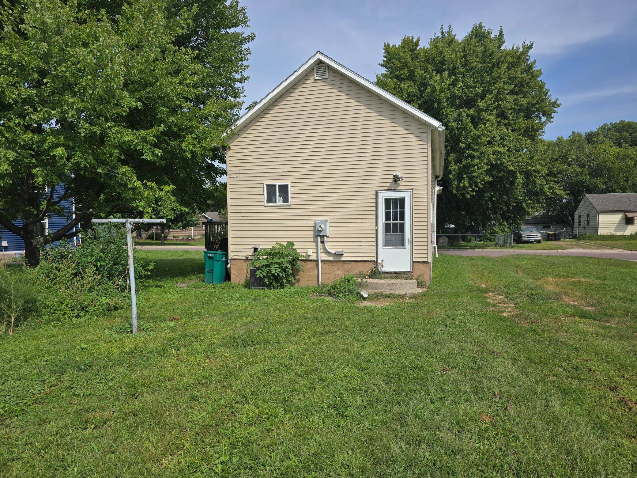 214 E 8th ST, Fairmont, MN 56031