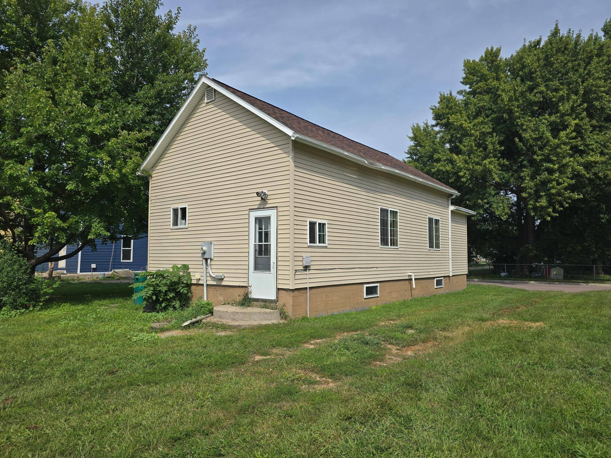 214 E 8th ST, Fairmont, MN 56031