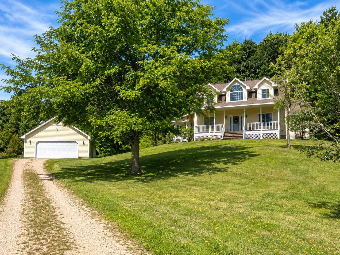 426 Rolling Hills LN, Hudson, WI 54016