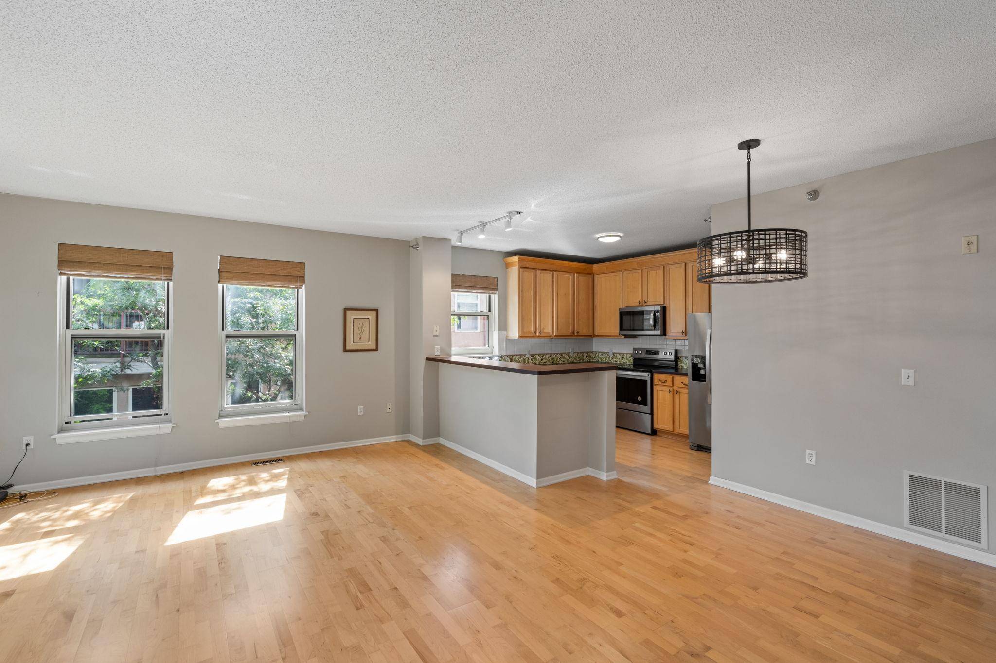645 N 1st St #409, Minneapolis, MN 55401