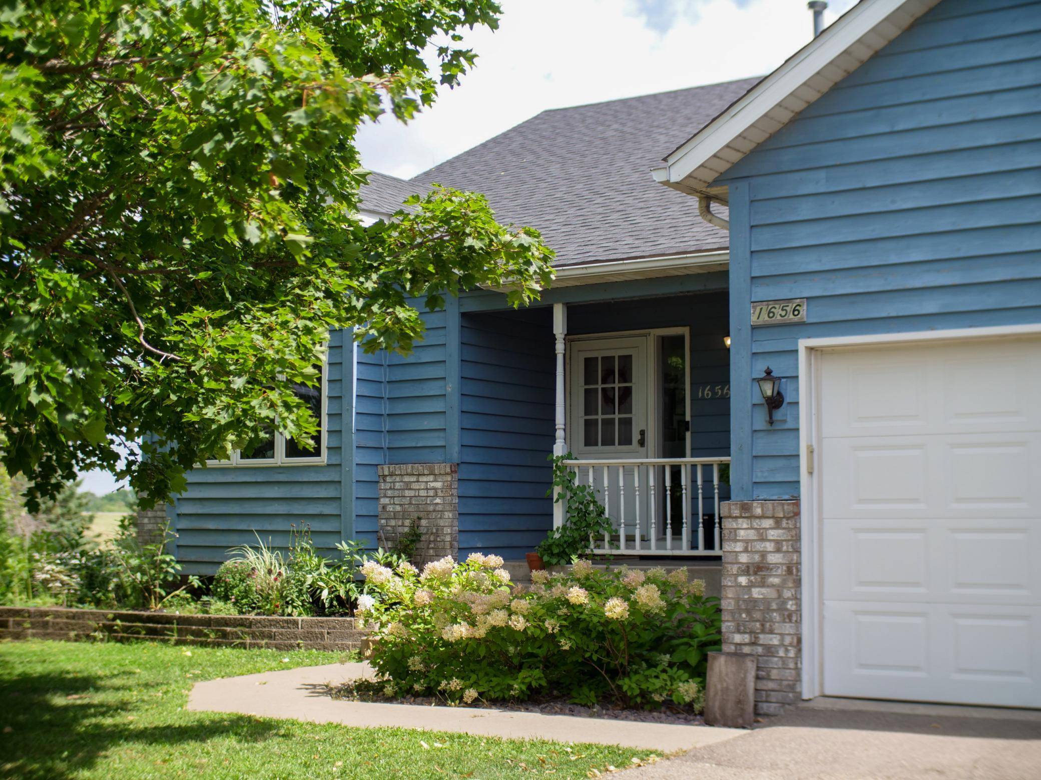 1656 Mark CT, Shakopee, MN 55379