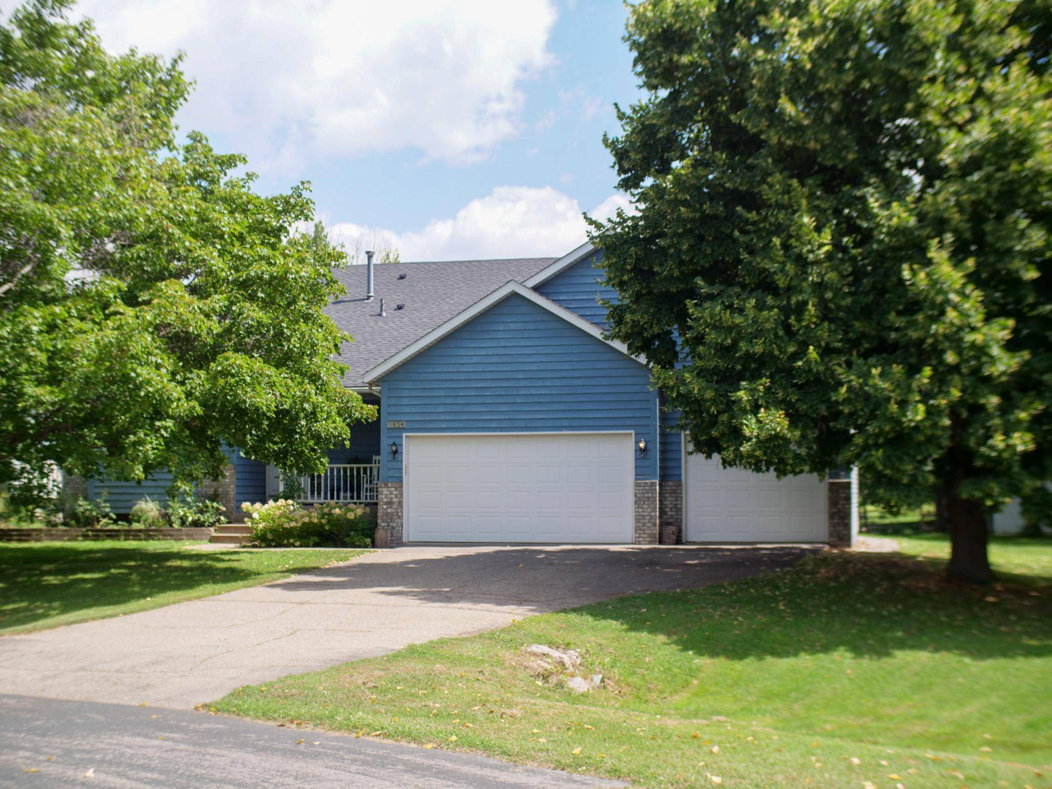 1656 Mark CT, Shakopee, MN 55379