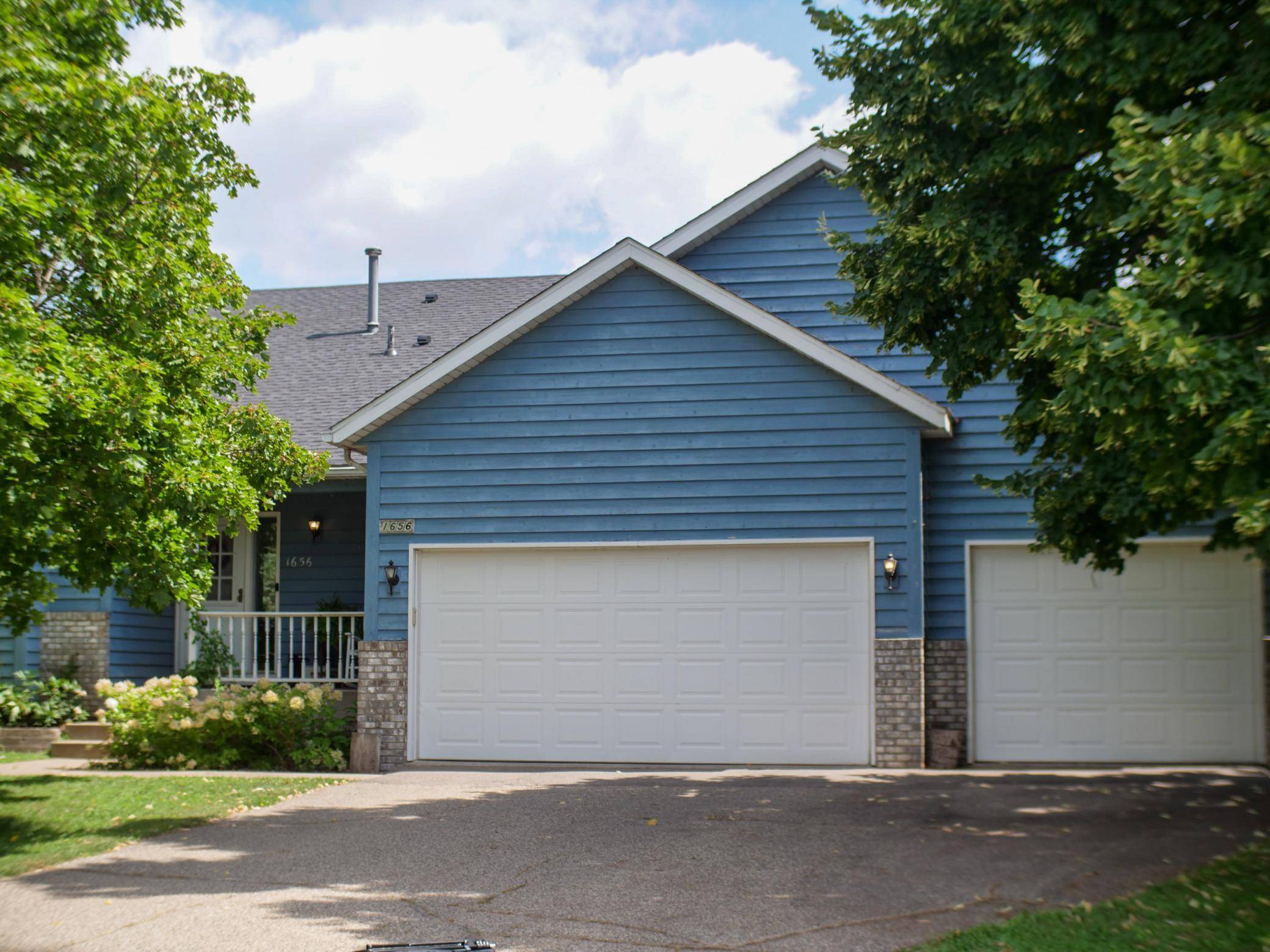 1656 Mark CT, Shakopee, MN 55379