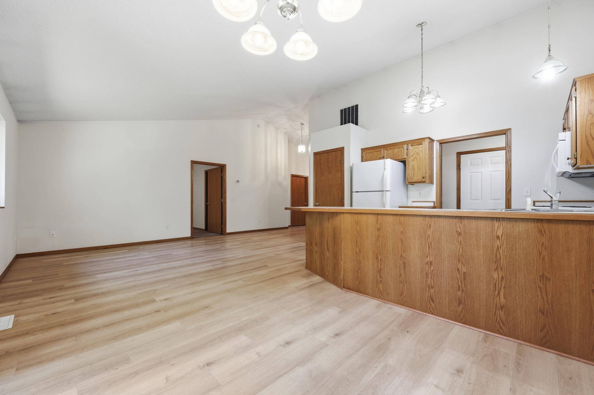 614 Golden Gate LN, Winsted, MN 55395