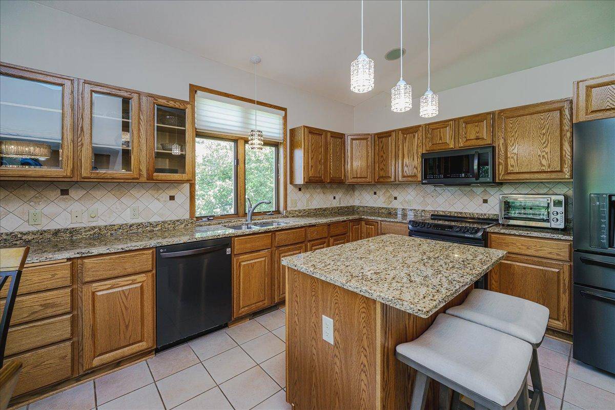 3084 Wilds Ridge CT NW, Prior Lake, MN 55372