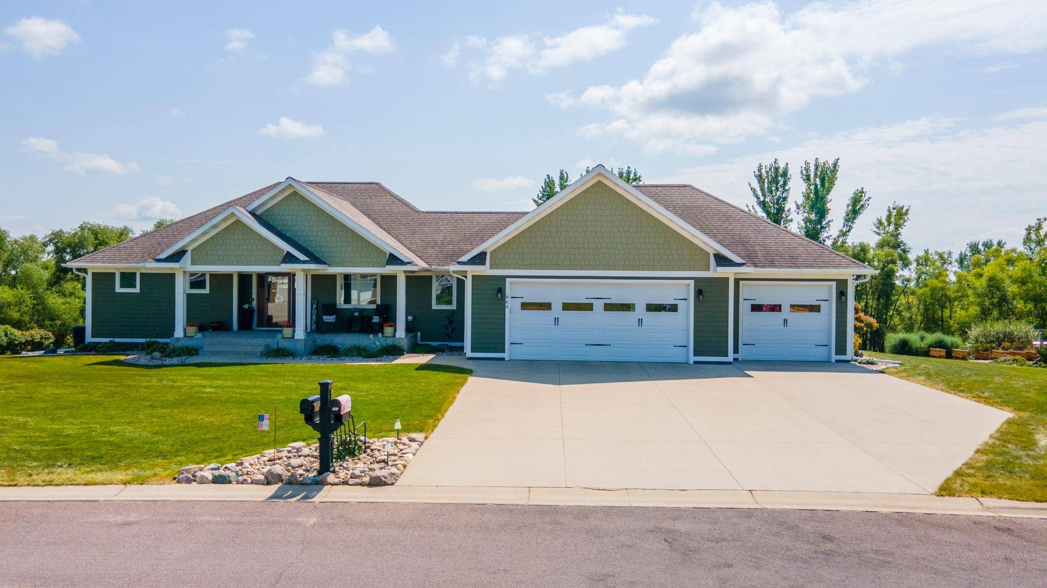864 Goves WAY, Madelia, MN 56062