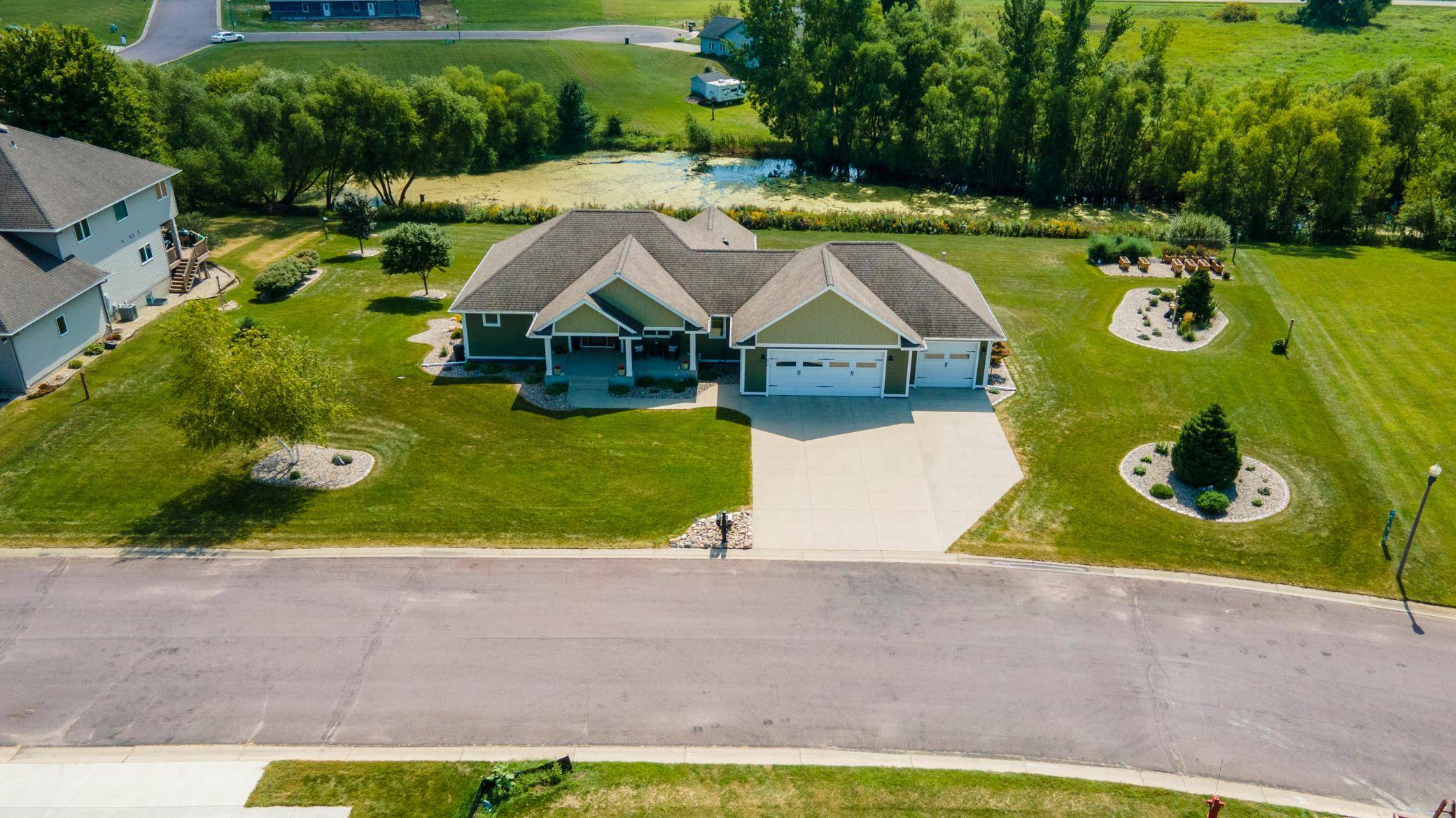 864 Goves WAY, Madelia, MN 56062