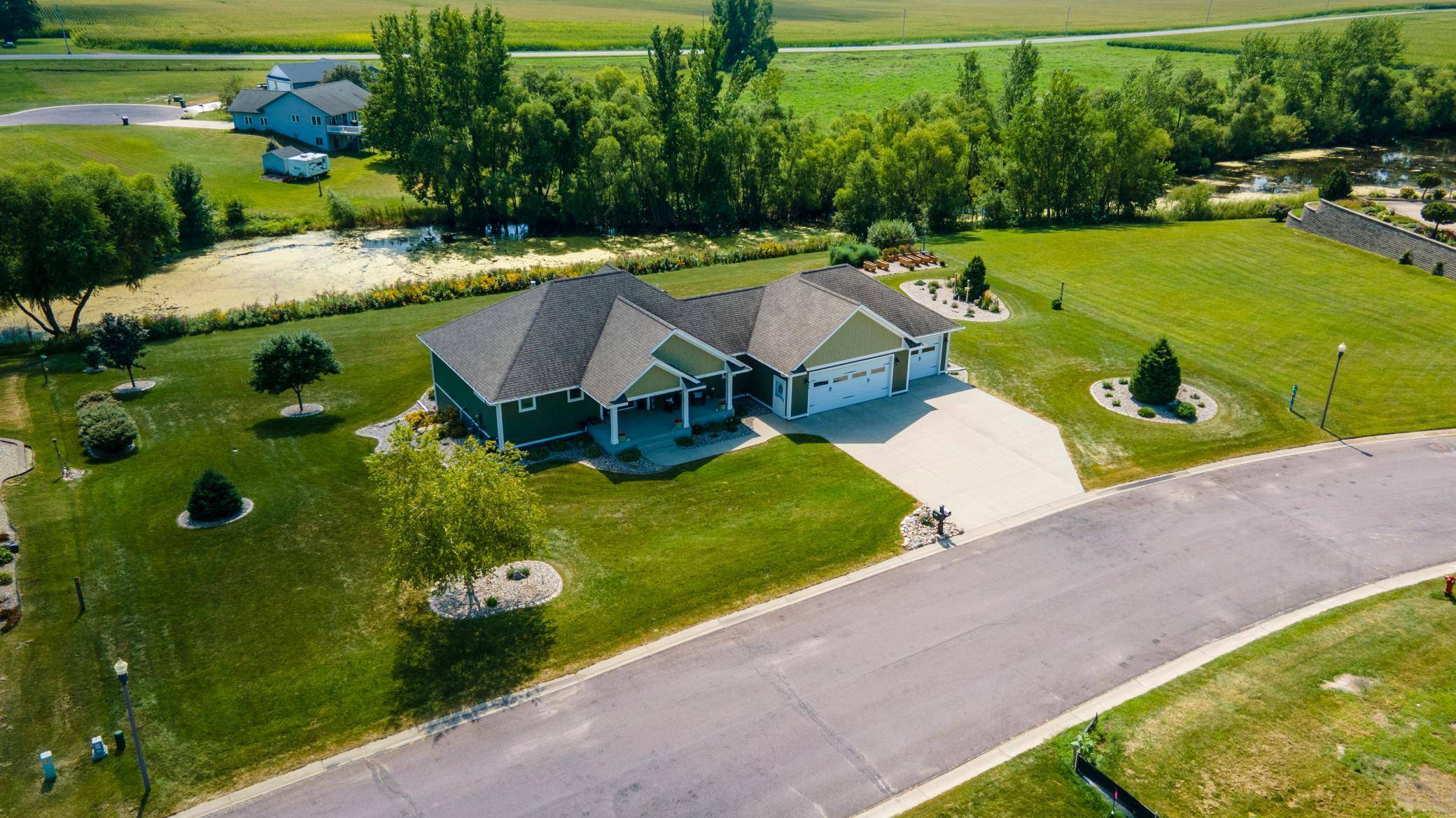 864 Goves WAY, Madelia, MN 56062