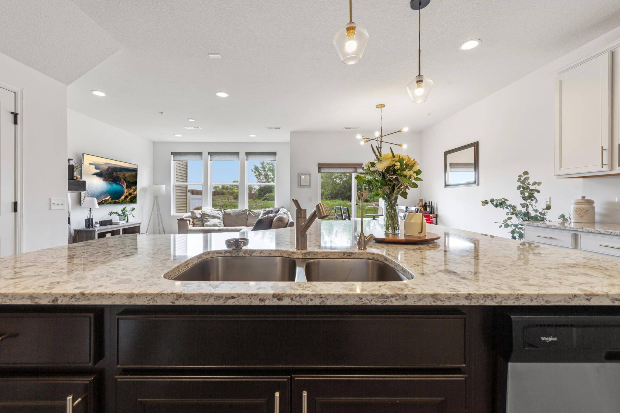 762 Stonegate RD, Chanhassen, MN 55317