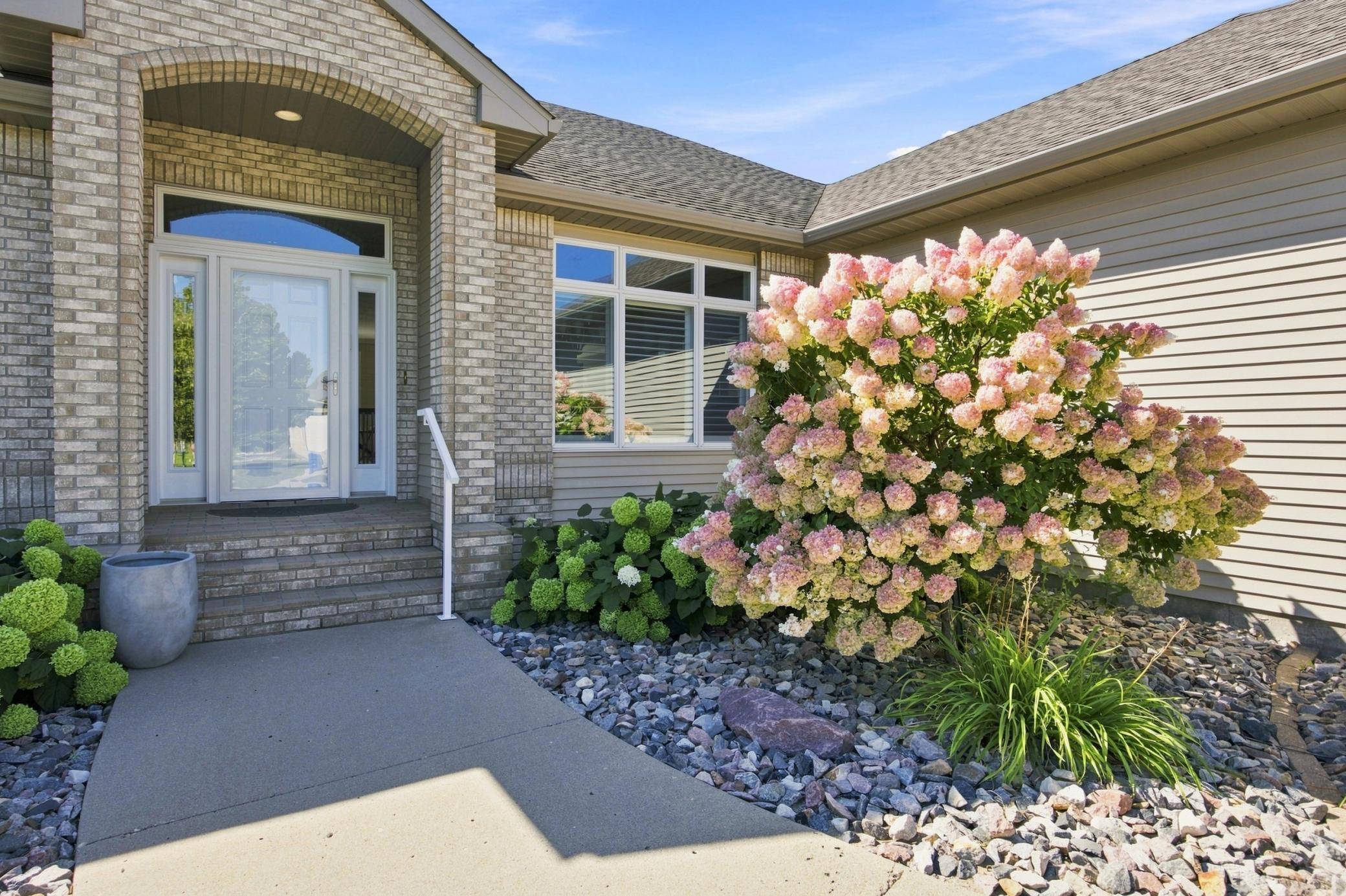 2108 ROSE CREEK BLVD S, Fargo, ND 58104