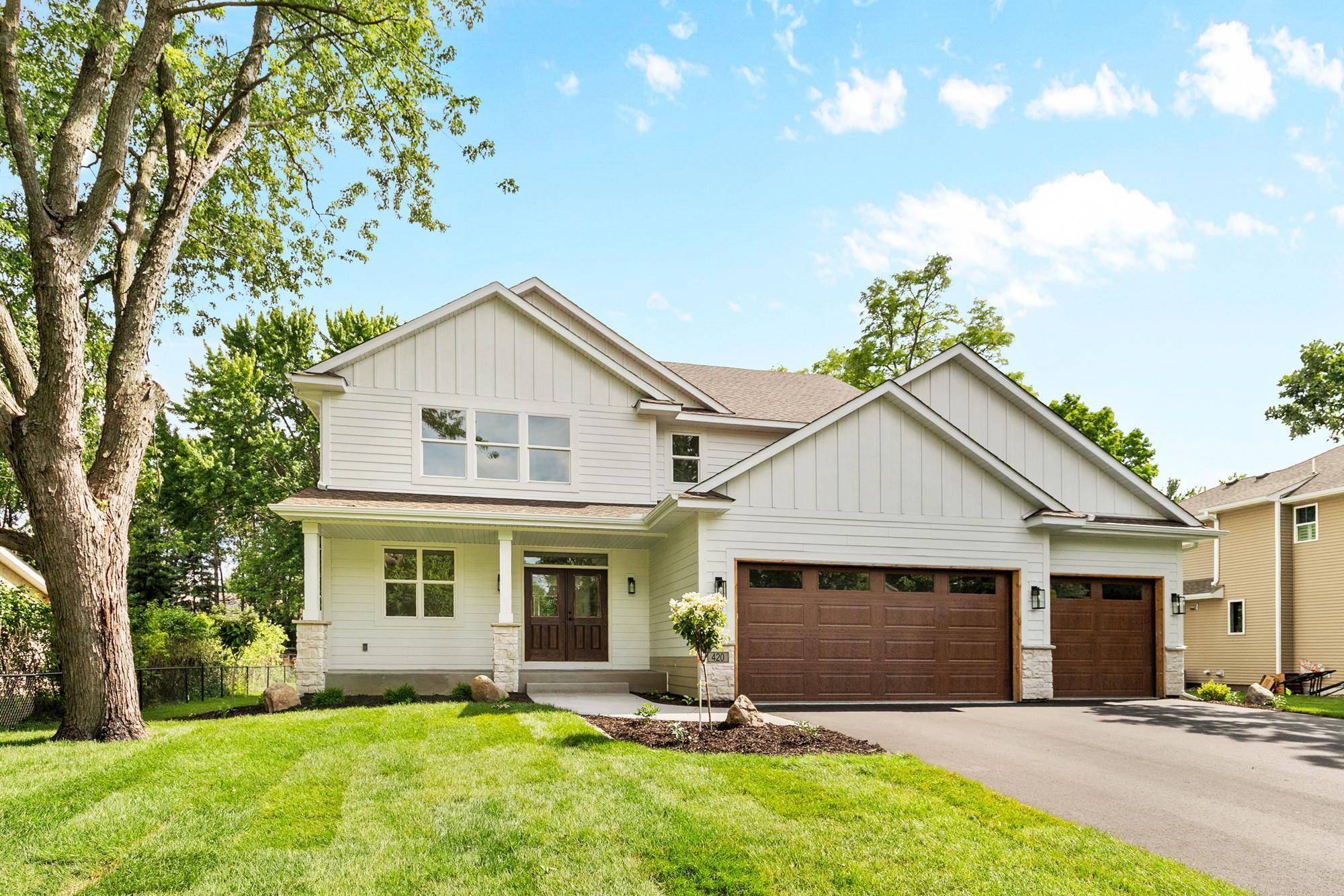 560 Fisher Cir, Vadnais Heights, MN 55127