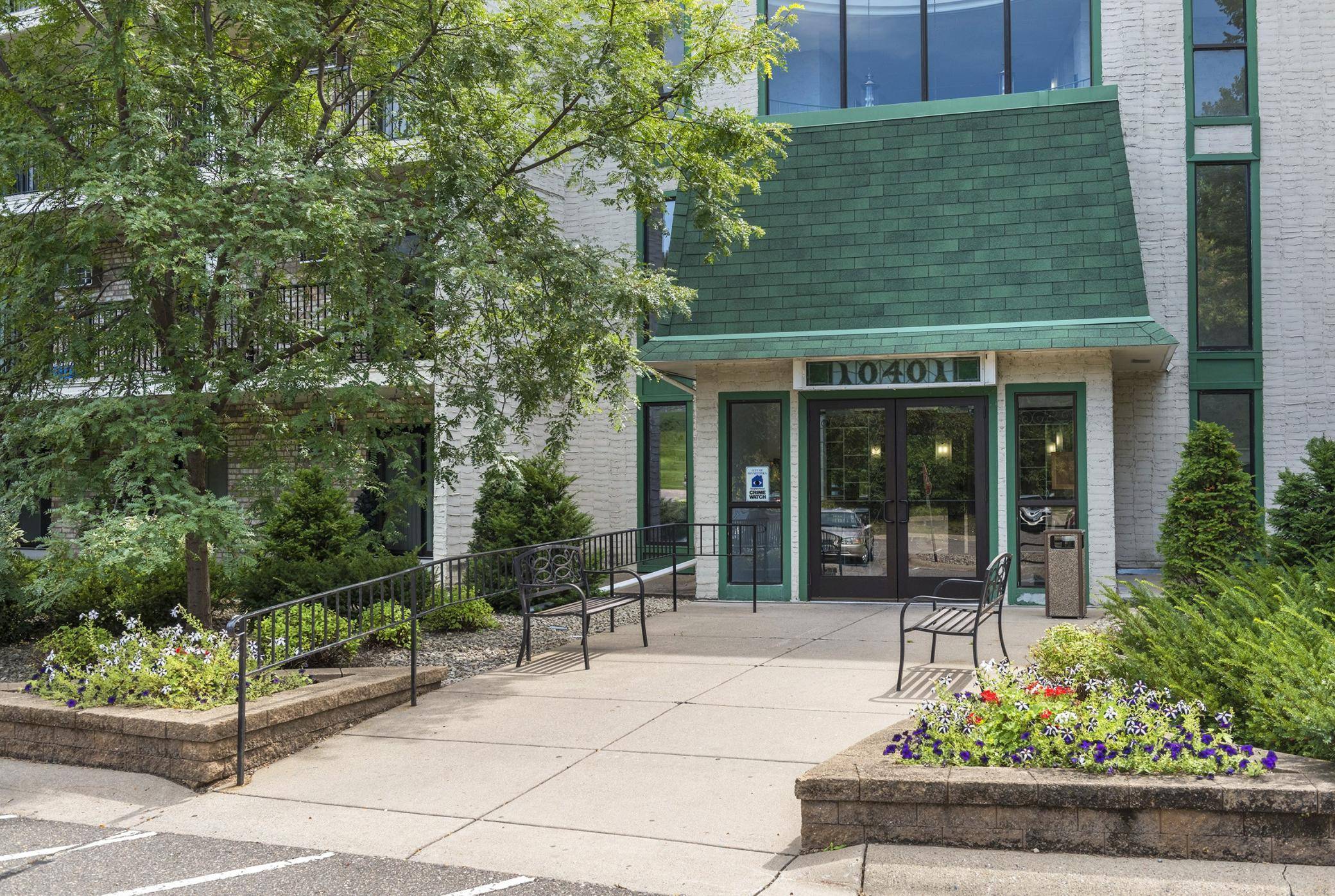 10401 Cedar Lake RD #301, Minnetonka, MN 55305