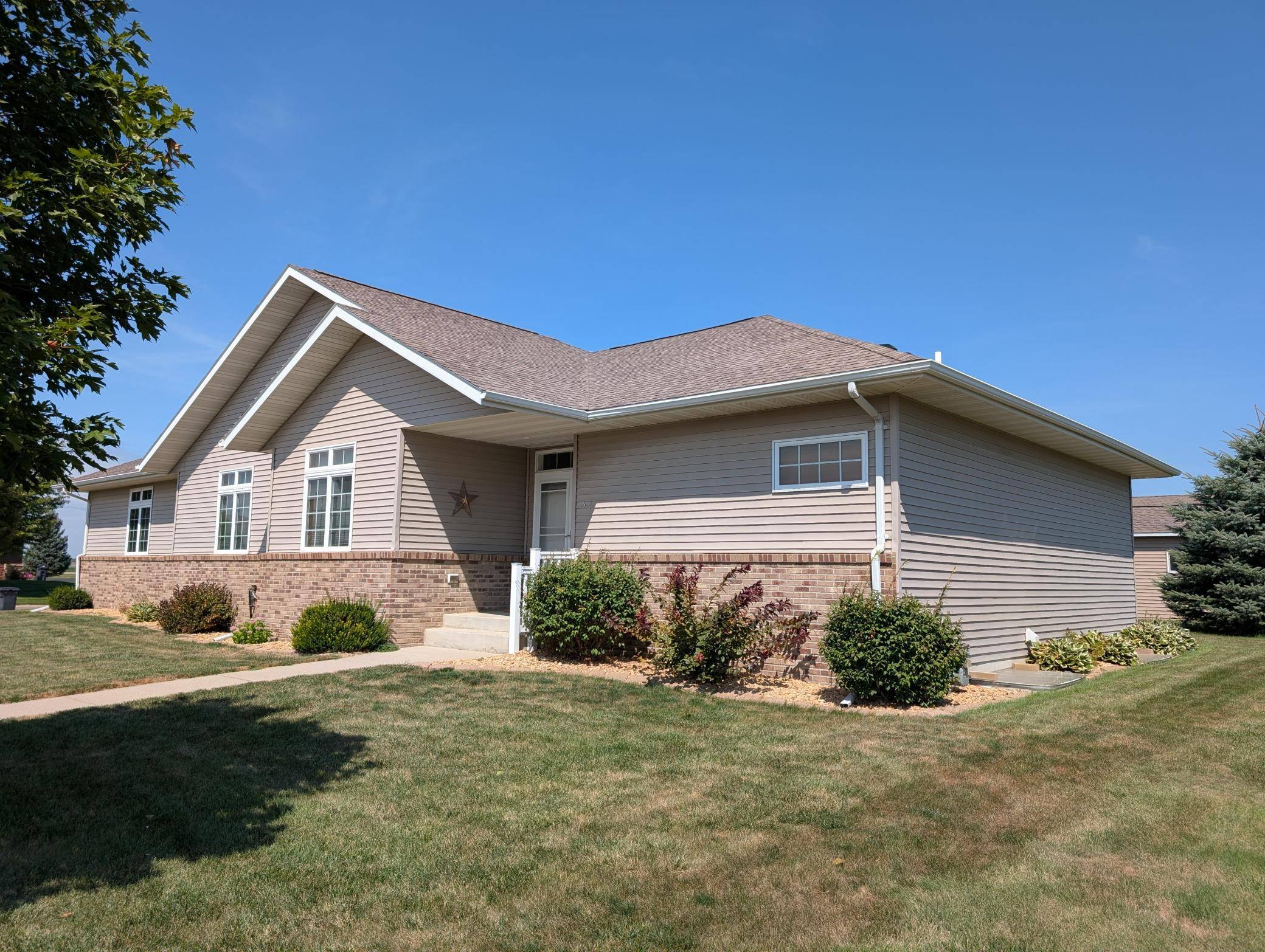 501 Mercedes DR, Marshall, MN 56258