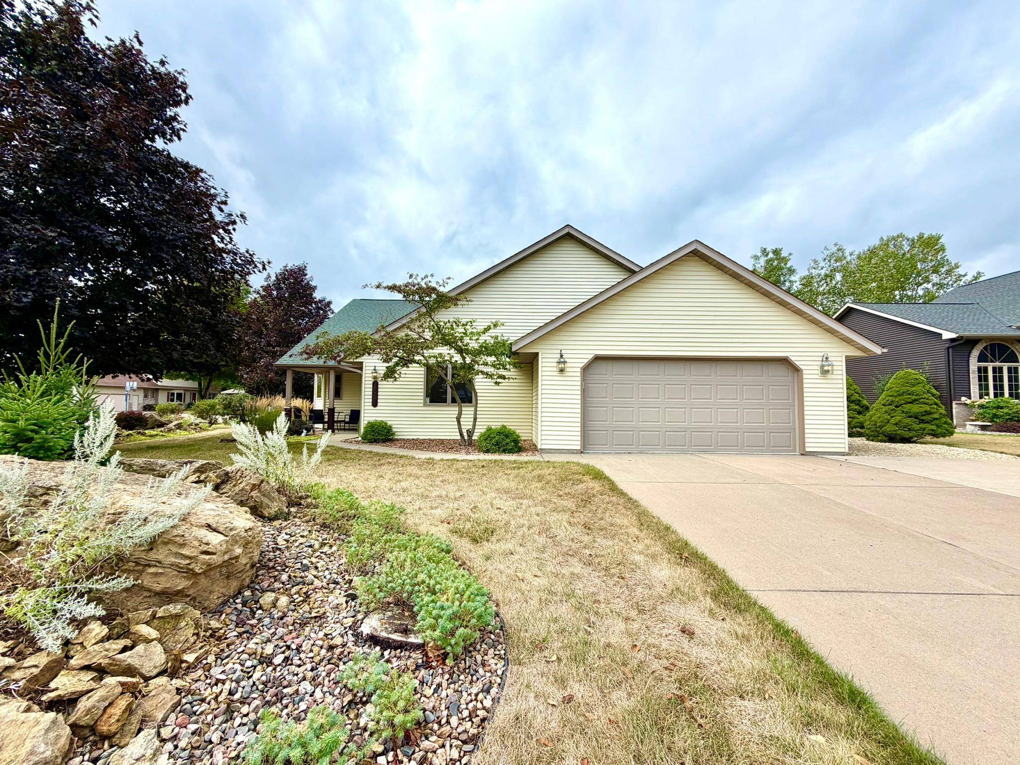 2520 Sunny Meadow LN, Red Wing, MN 55066