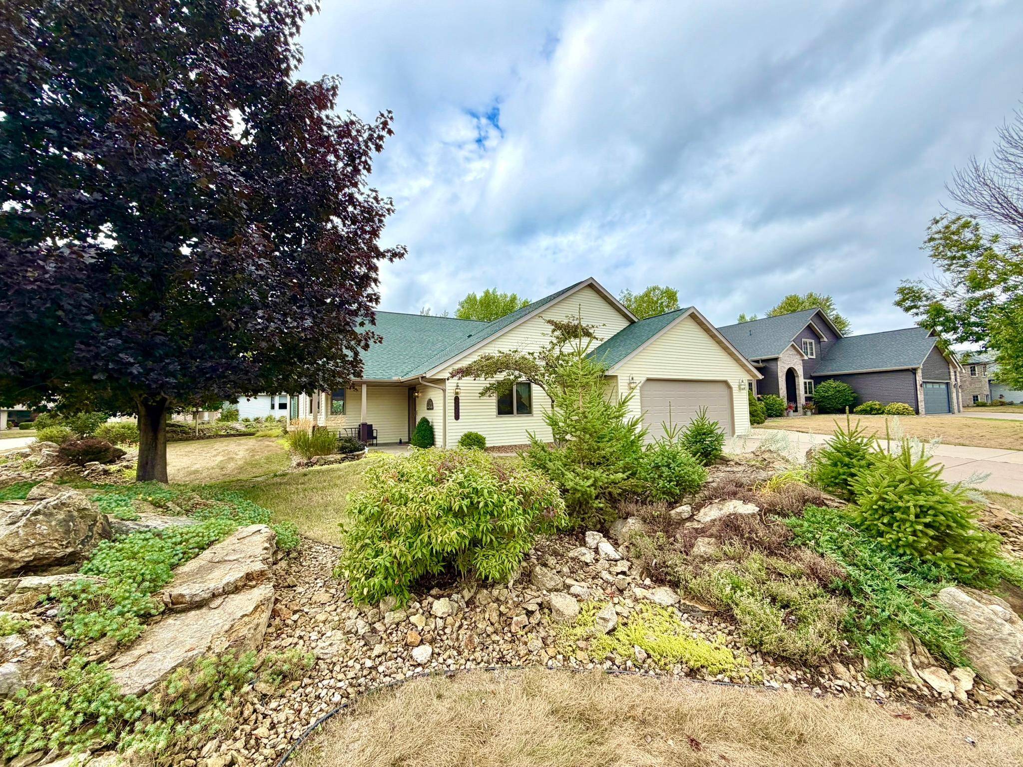 2520 Sunny Meadow LN, Red Wing, MN 55066
