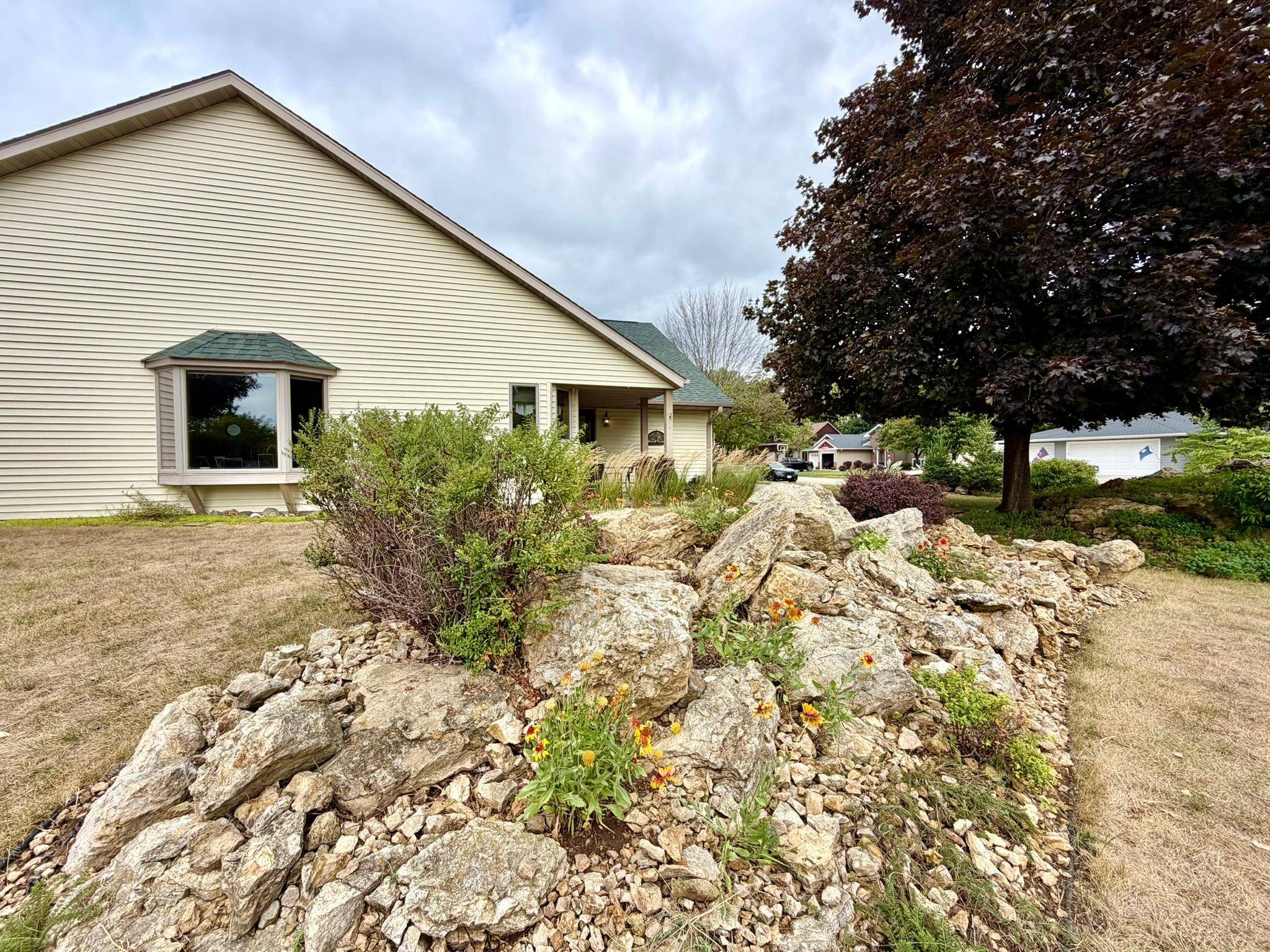 2520 Sunny Meadow LN, Red Wing, MN 55066