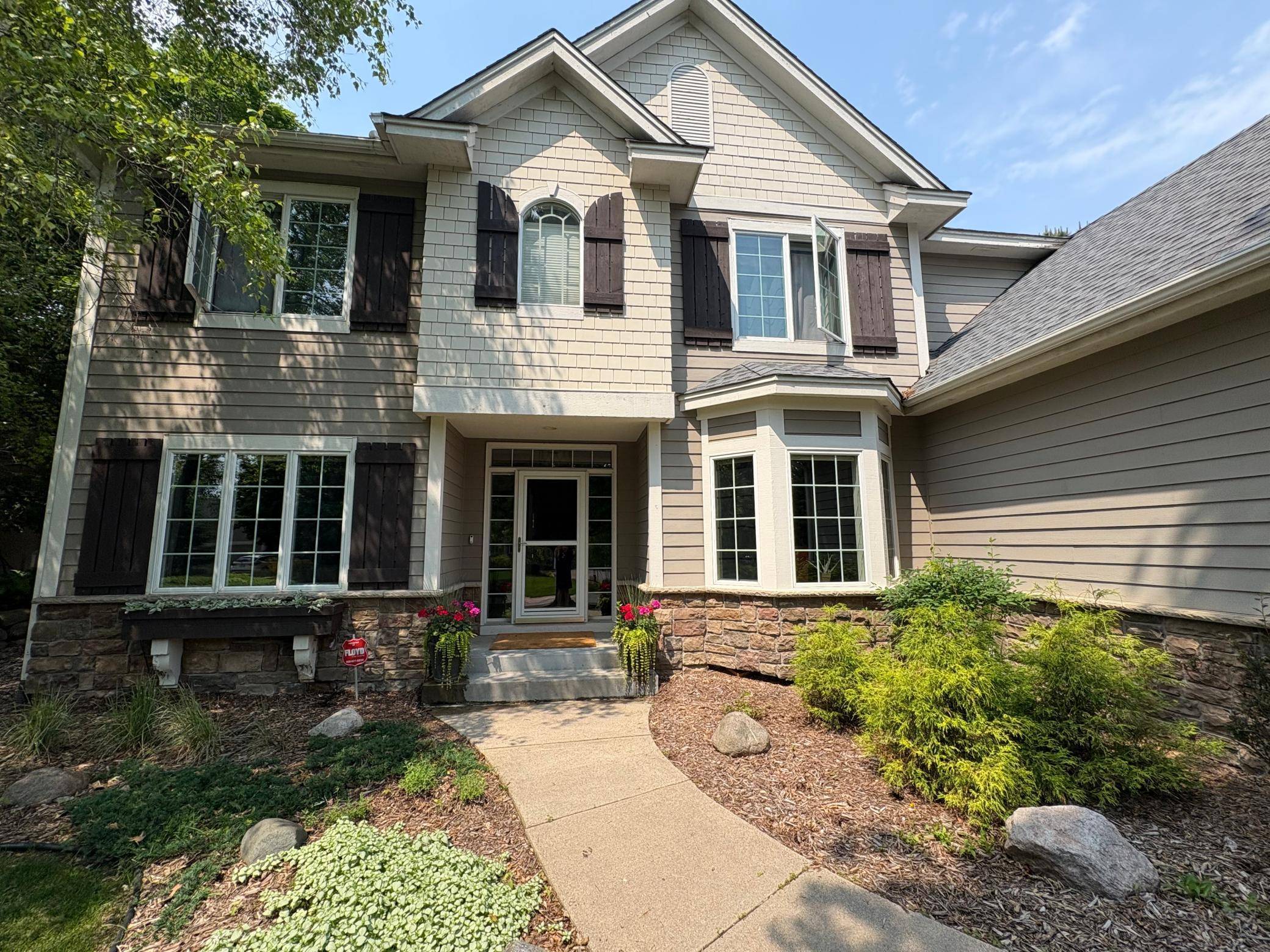 6560 Shadow LN, Chanhassen, MN 55317